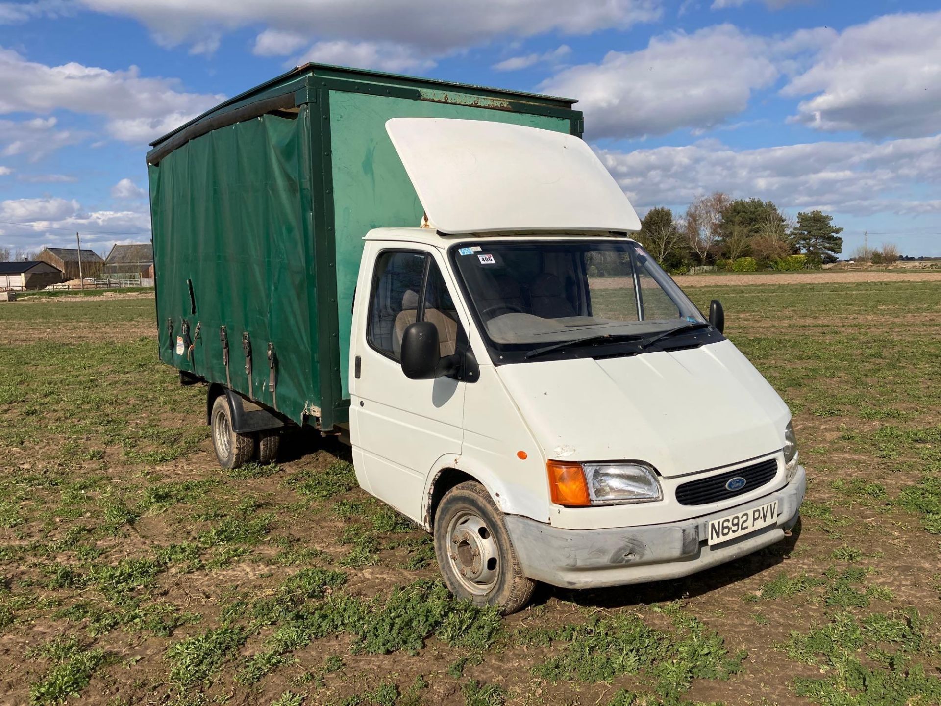 1995 Ford Transit curtain side manual van, twin wheel with 4m bed. Reg No: N692 PVV. Mileage: 292,24