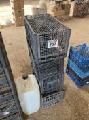 Quantity various black plastic trays, 500mm x 300mm