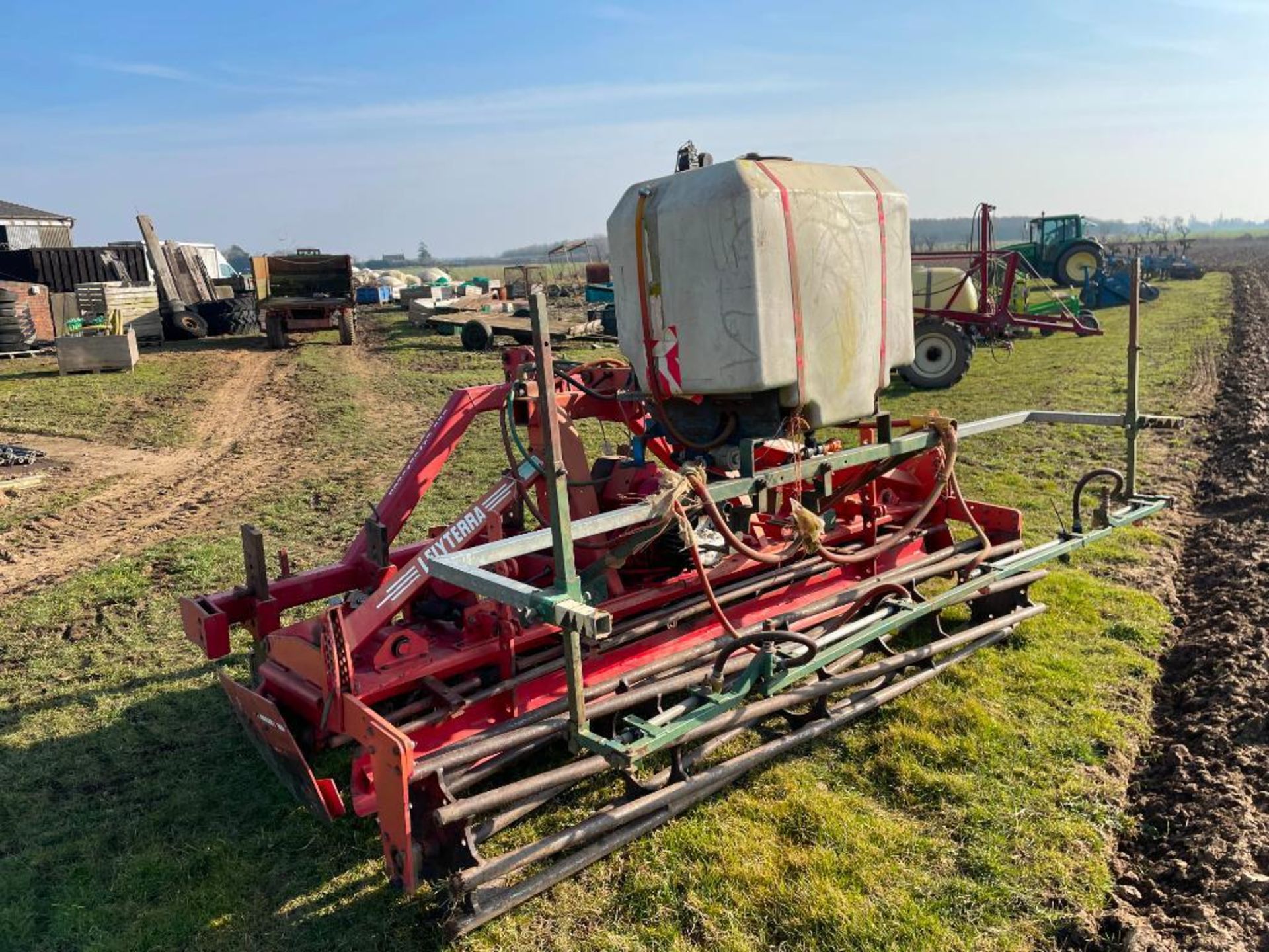 Lely Terra 300/45 3m power harrow with 6 leg Pancracker and rear spiral roller c/w spray kit and tan - Image 7 of 7