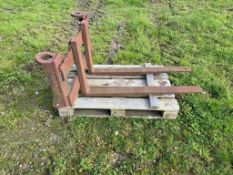 Fork lift pin & cone, Castelated back plate c/w tines