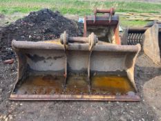 CAT 2100mm Ditching Bucket