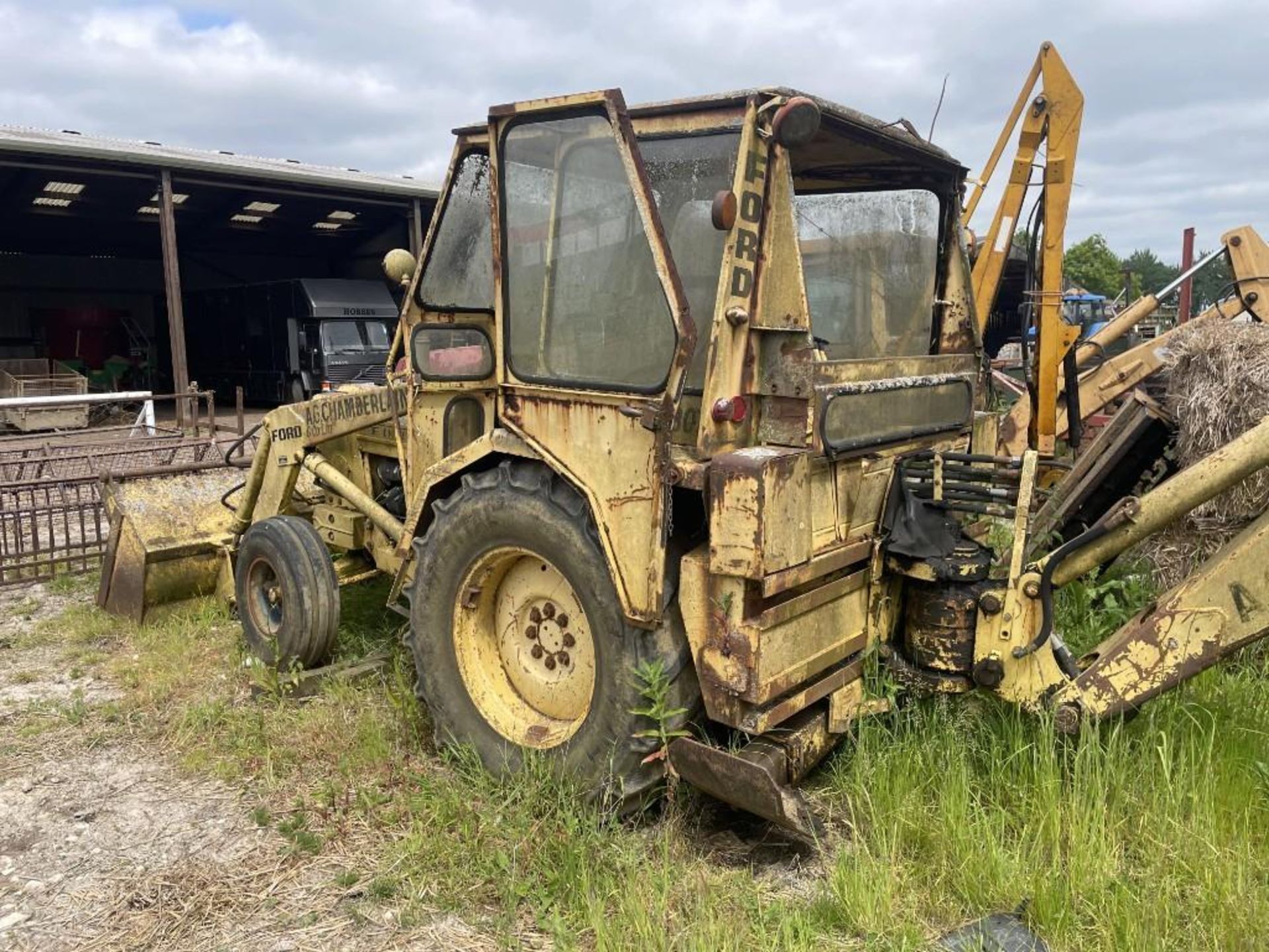 Ford Back Hoe Digger/Loader - Image 3 of 8