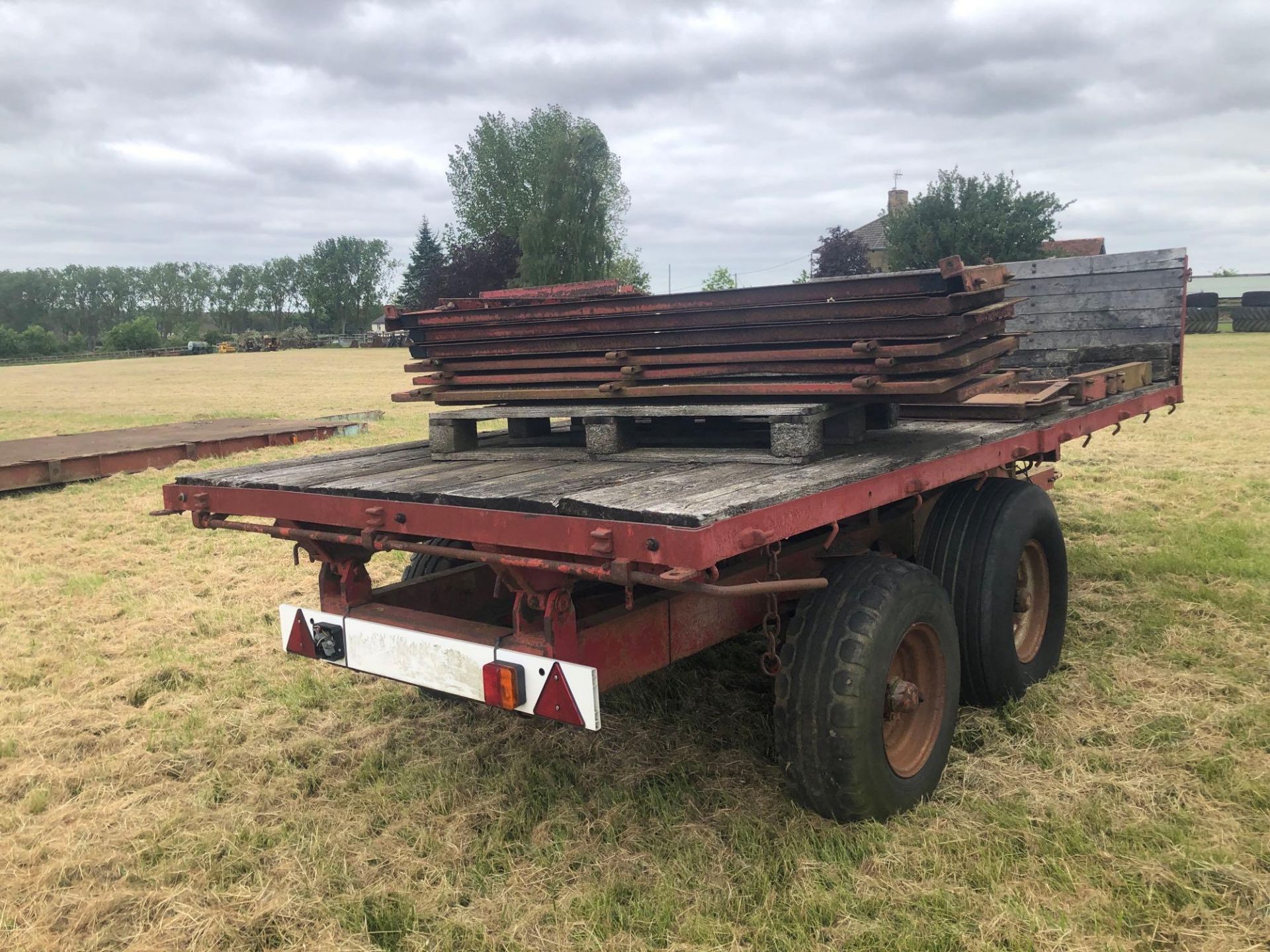 1972 8t drop side tipping trailer, twin axle. Serial No: 17044 - Image 3 of 6