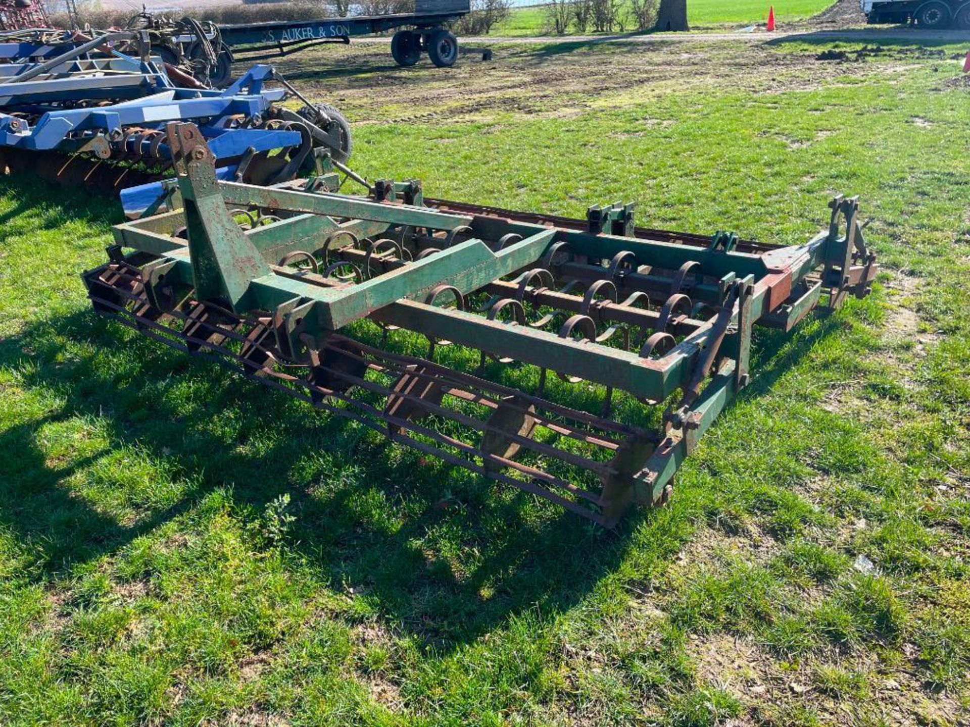 Cousins 3m spring tine cultivator with front and rear crumbler, linkage mounted - Image 3 of 7