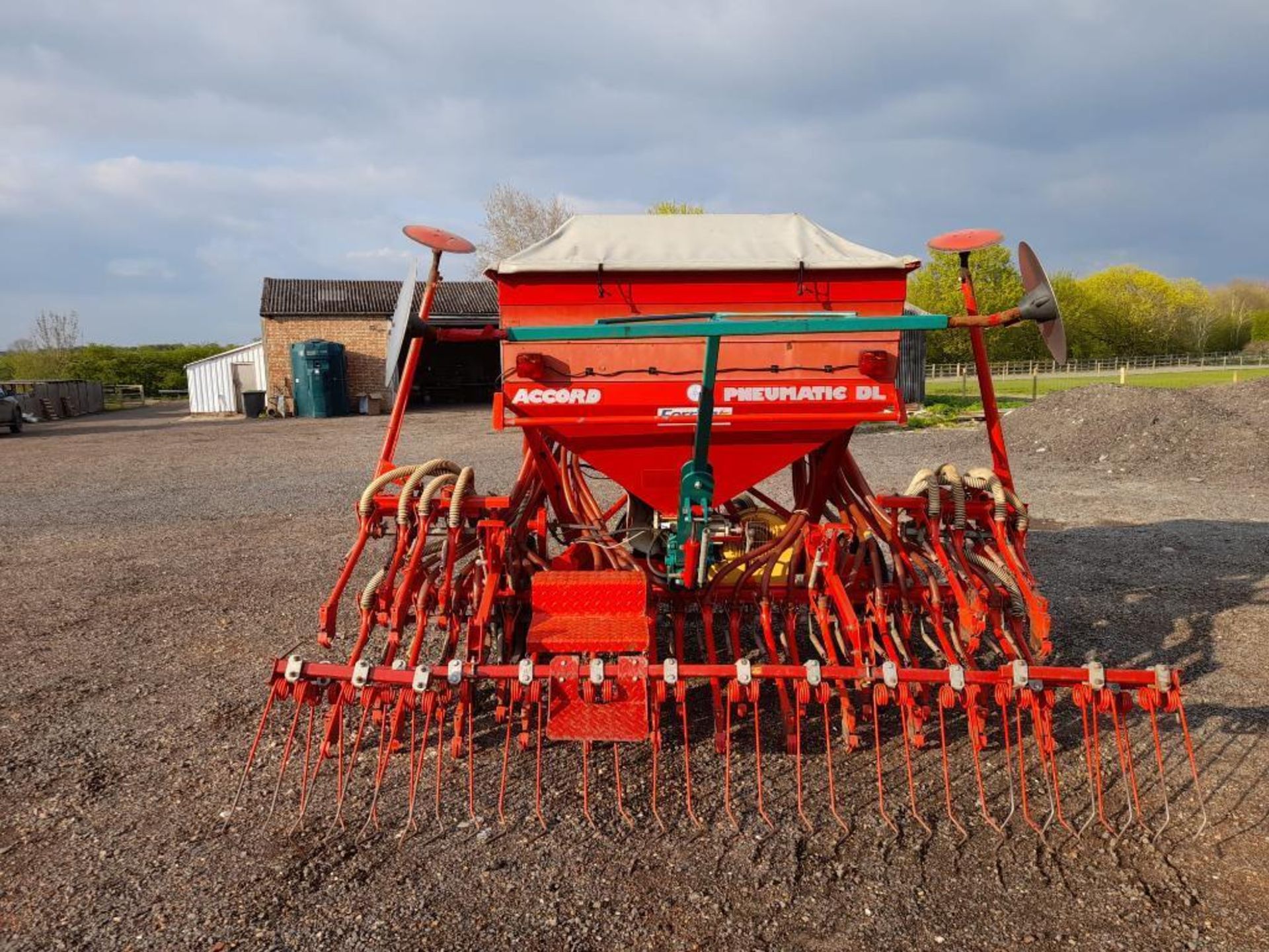 Accord 4m DL Suffolk coulter drill c/c tramline and pre-emergence markers NB: manual and control box - Image 3 of 10