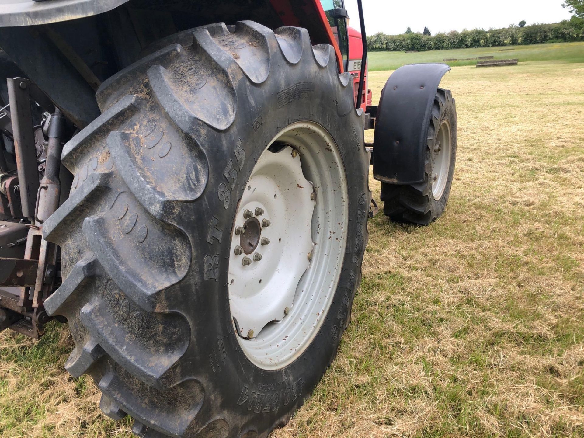 1996 Massey Ferguson 6150 Dynashift 4wd tractor on 13.6R24 front and 16.9R34 rear wheels and tyres w - Image 5 of 10