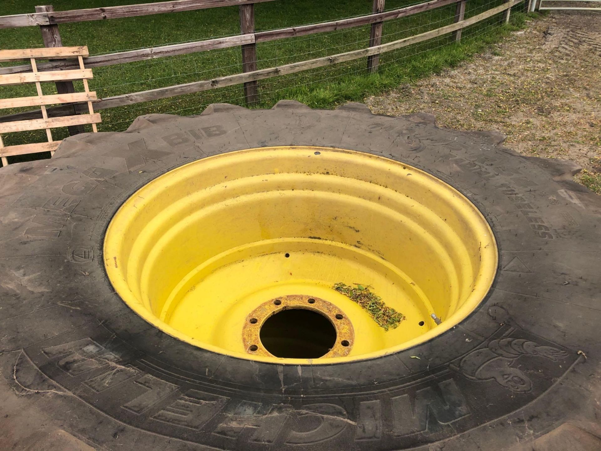 Pair Michelin 710/75R34 MEGA EX BIB wheels and tyres with John Deere centres - Image 2 of 2