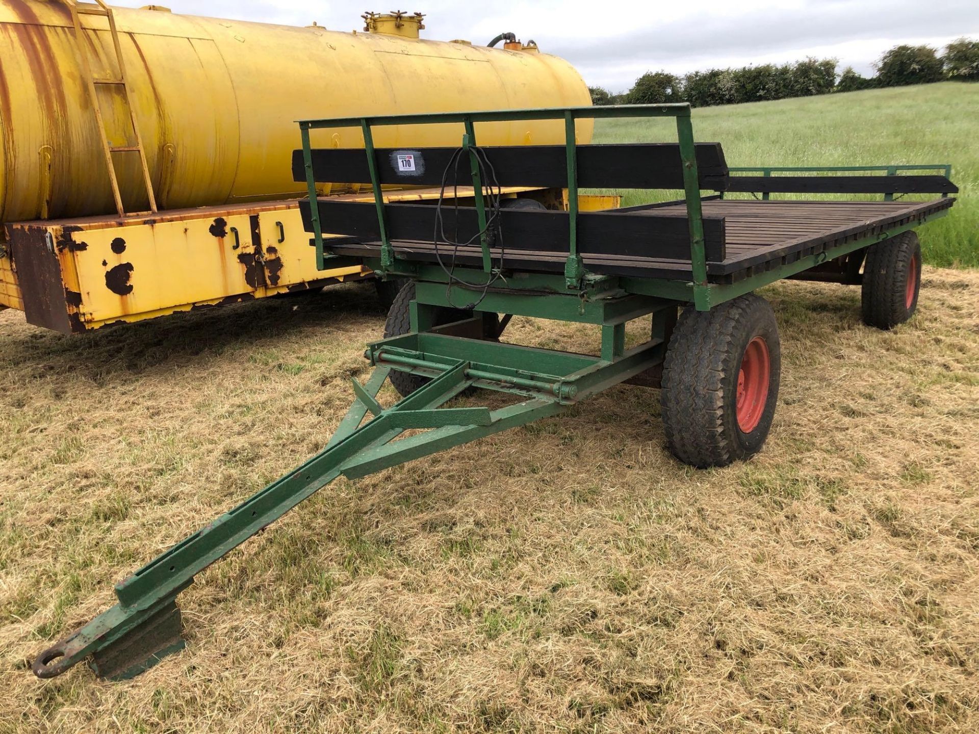 16ft 4 wheel flat bed bale trailer - Image 2 of 3