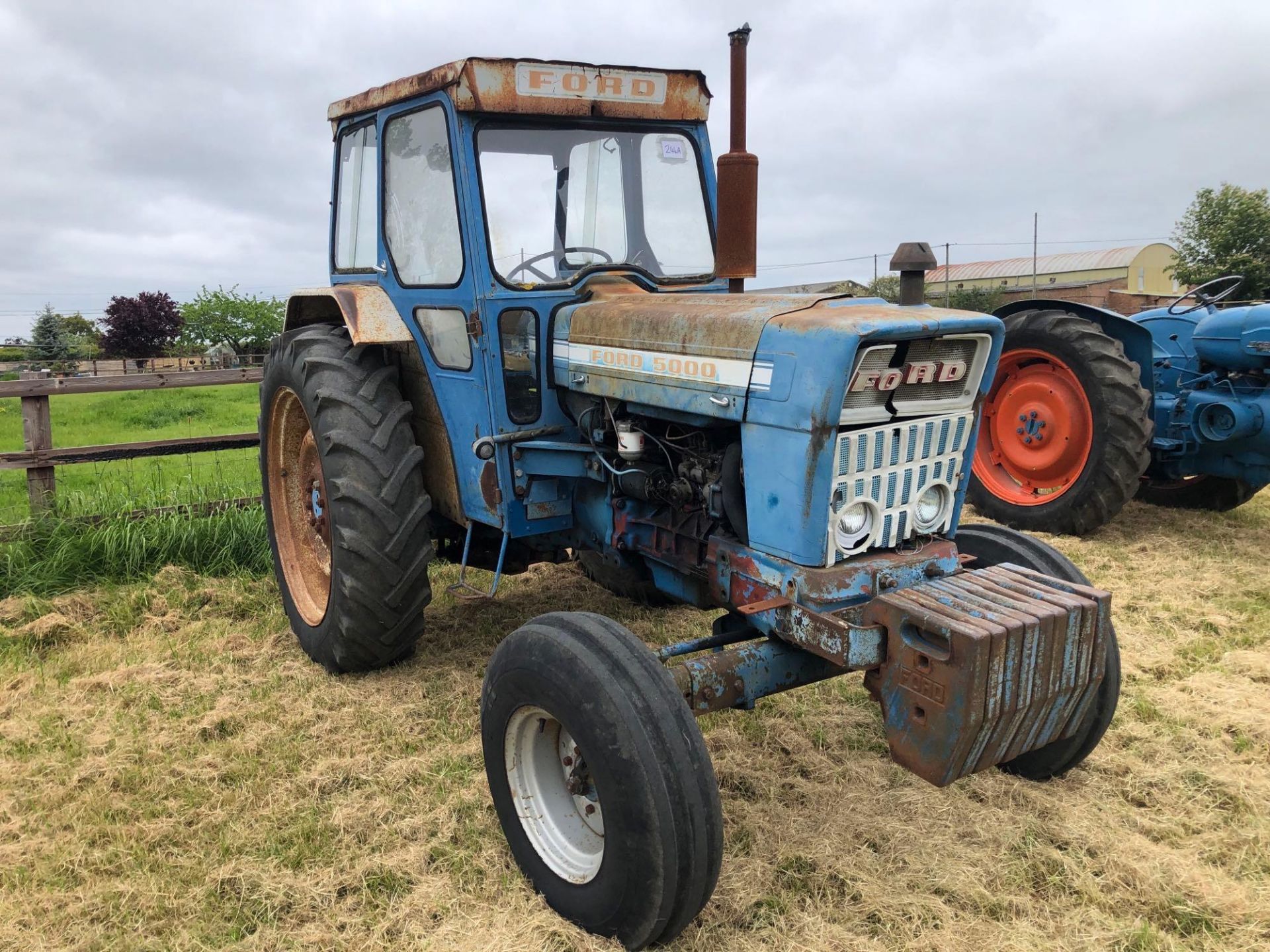 1971 Ford 5000 2wd diesel tractor with PUH and weights. Hours: 8,334. Reg No: PPR 180K. NO VAT - Image 3 of 5