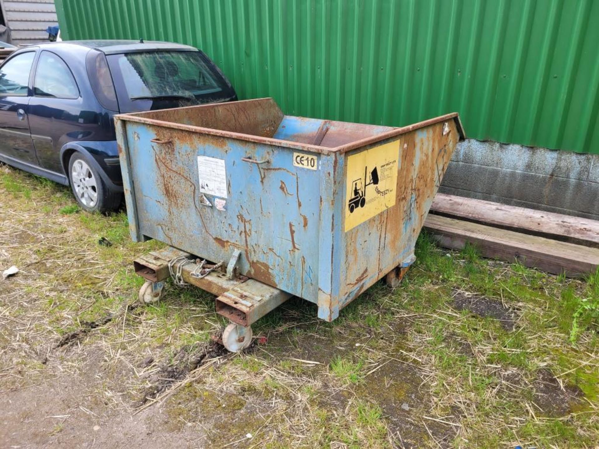 1No forklift tipping skip. NO VAT