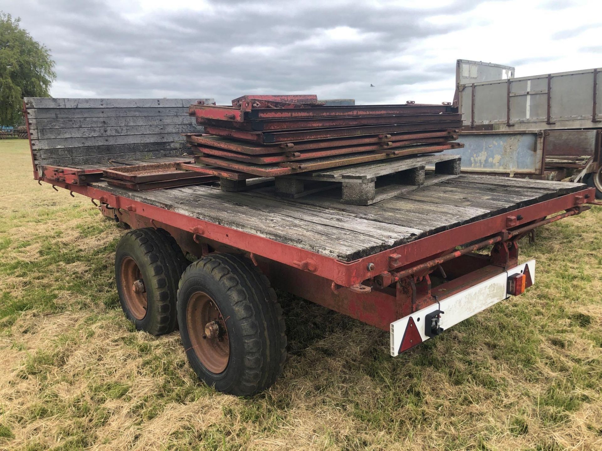 1972 8t drop side tipping trailer, twin axle. Serial No: 17044 - Image 4 of 6