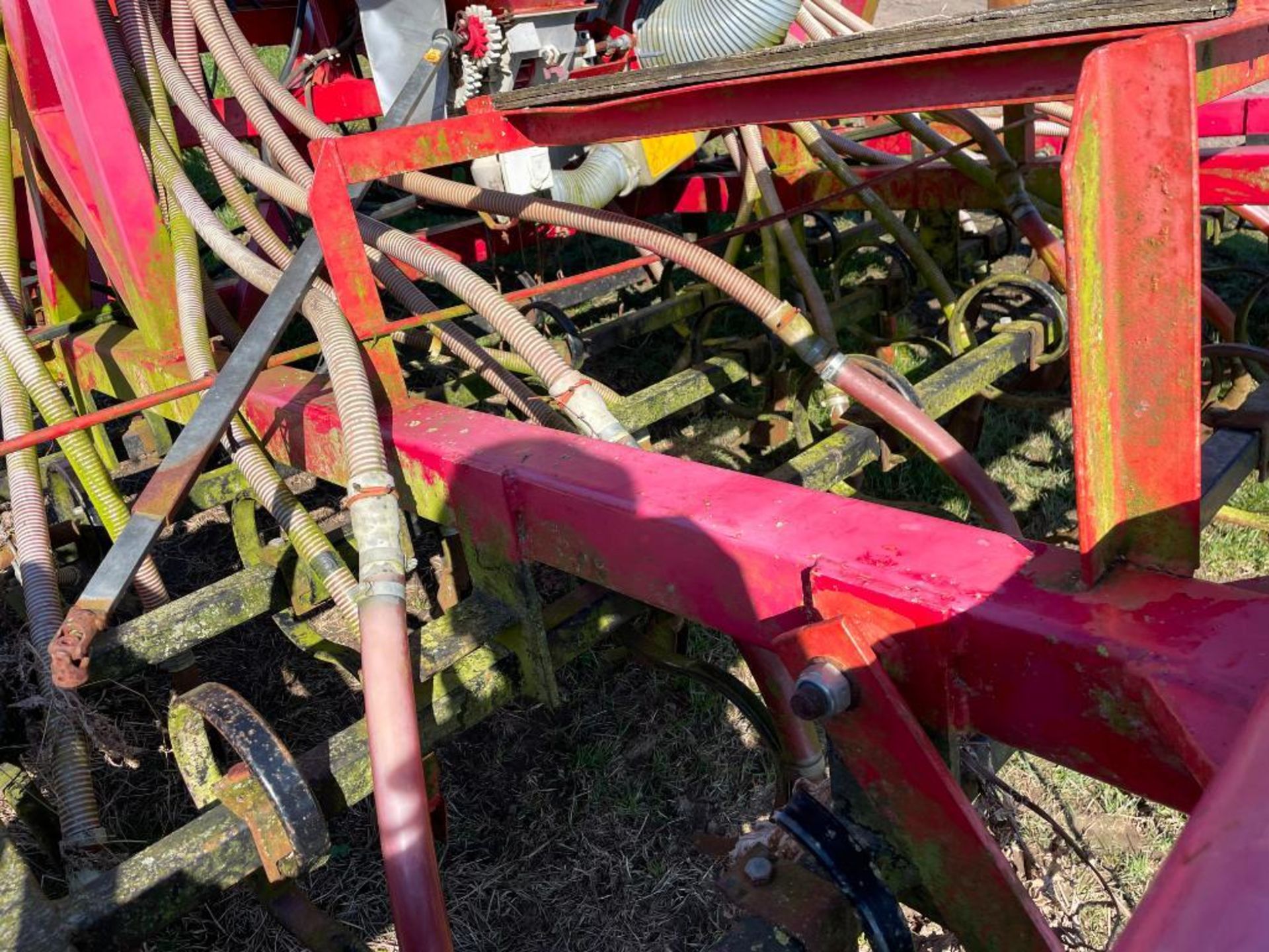 4m spring tine drill with Accord hopper NB: Control box and Manual in Office - Image 3 of 4