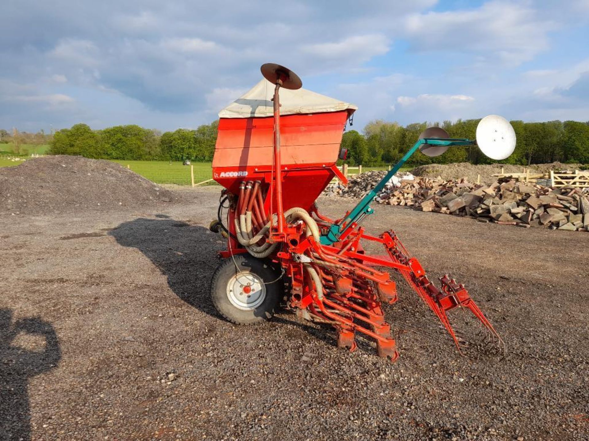 Accord 4m DL Suffolk coulter drill c/c tramline and pre-emergence markers NB: manual and control box - Image 7 of 10