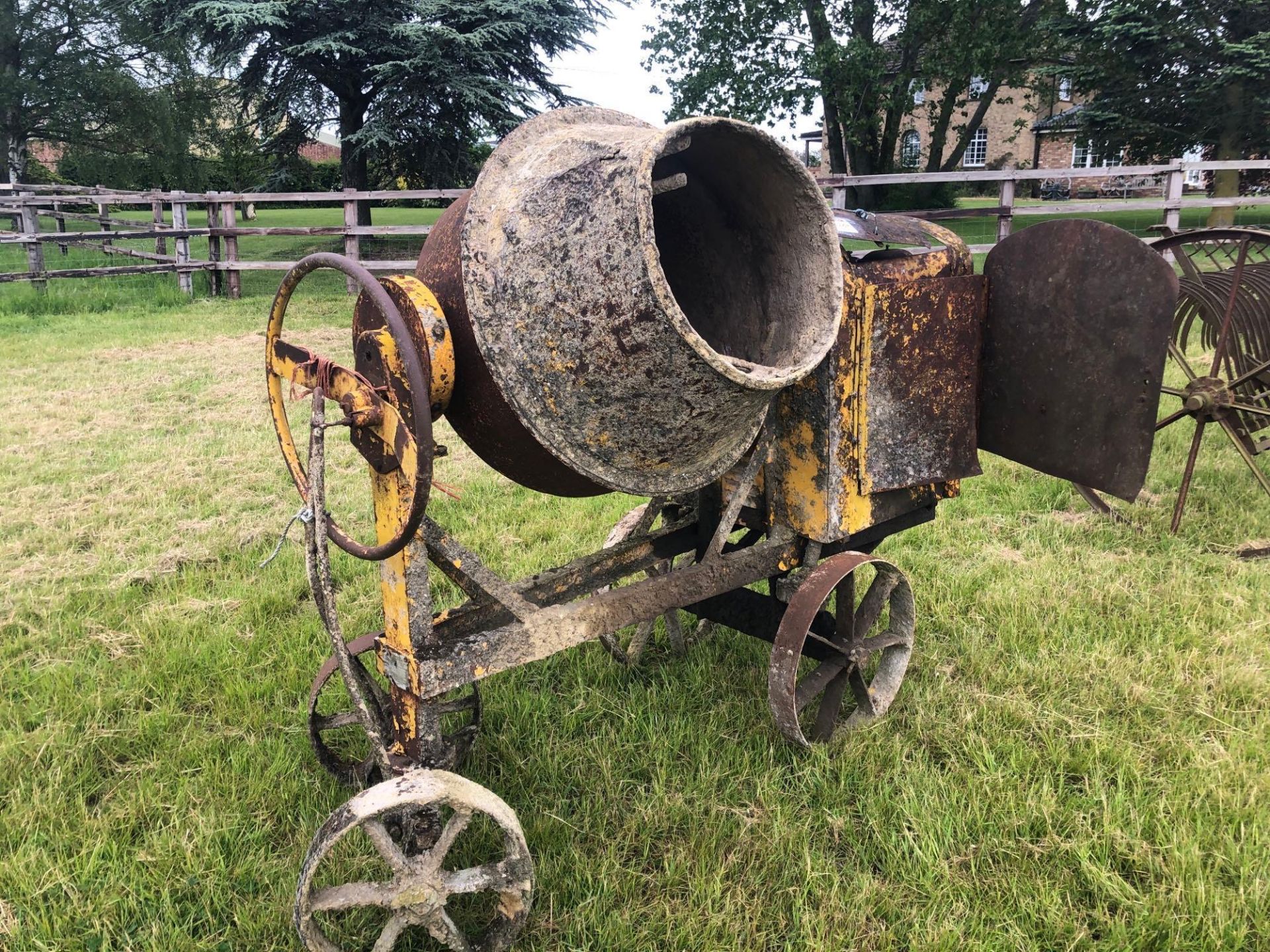Vintage cement mixer - Image 2 of 3