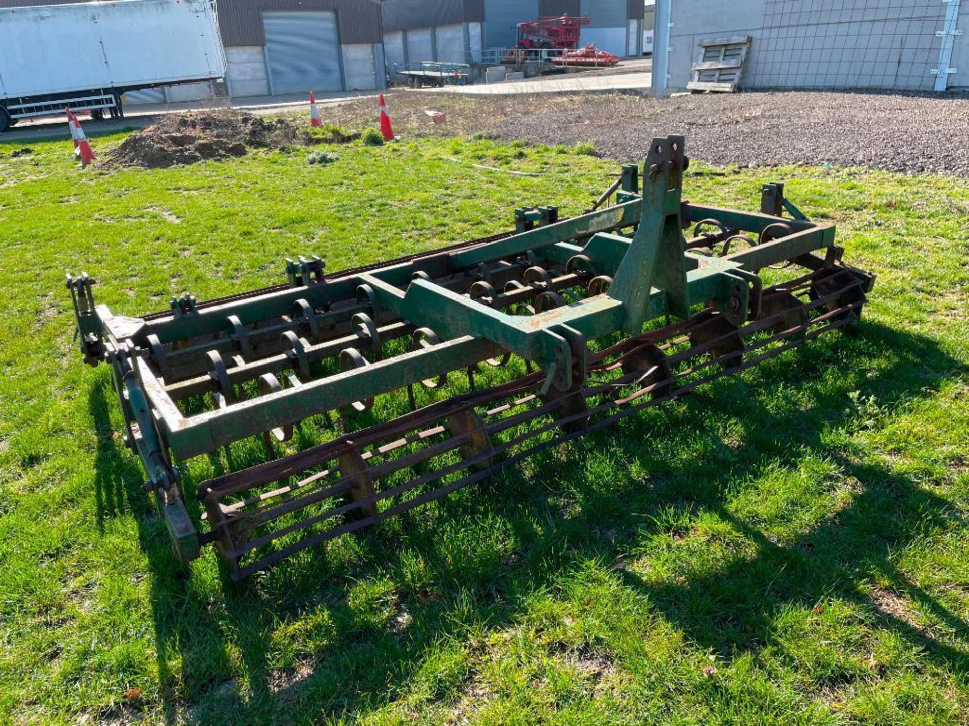 Cousins 3m spring tine cultivator with front and rear crumbler, linkage mounted - Image 2 of 7