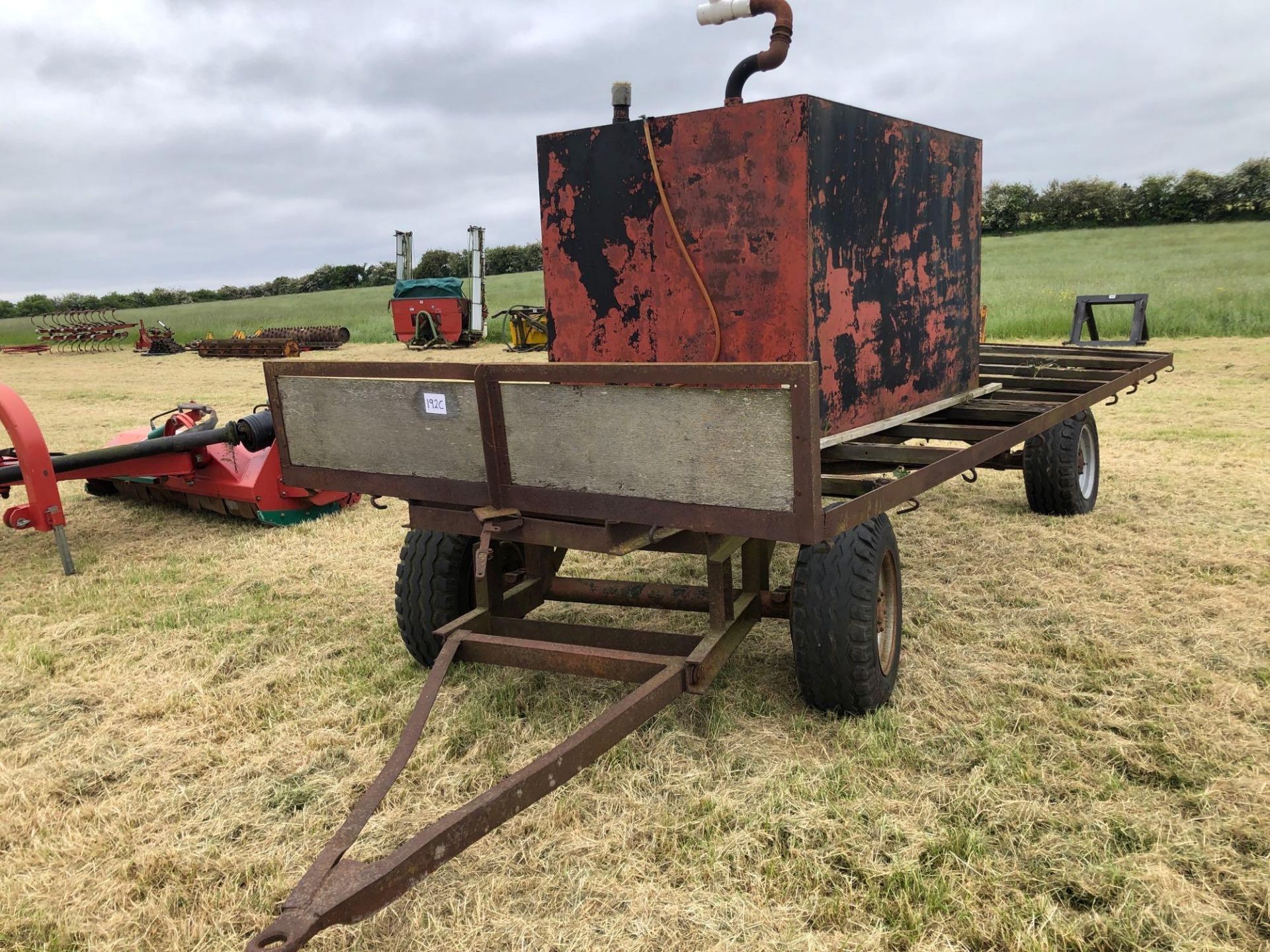 4 wheel bale trailer with metal tank - Image 2 of 2