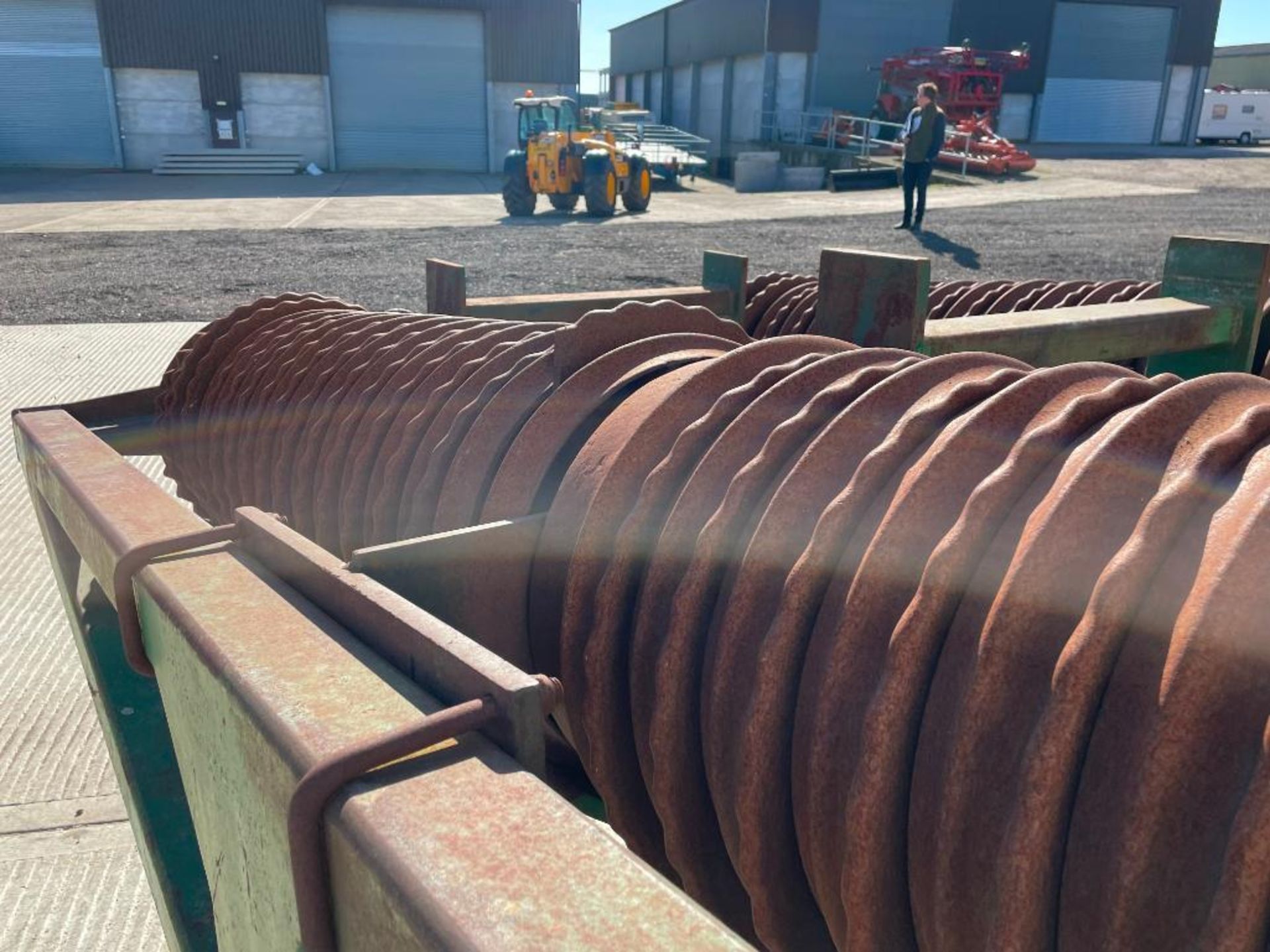 Flexicoil Rolls 8.4m horizontal folding Cambridge rolls with 20" breaker rings - Image 11 of 13