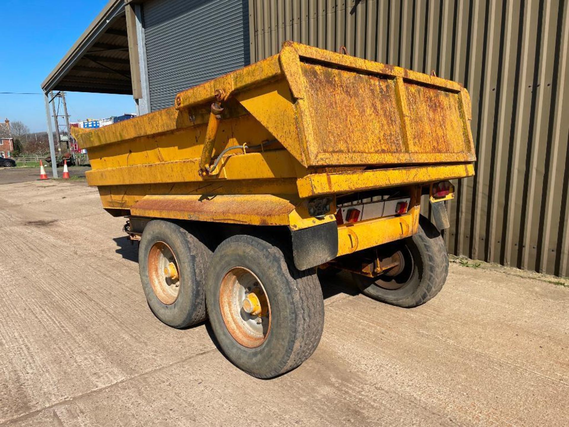 2007 McCauley 14t dump trailer with hydraulic tailgate and sprung drawbar, twin axle on 385/65R22.5 - Image 4 of 8