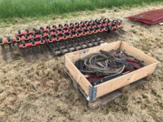 3No levelling boards for Vaderstad drill along with rams