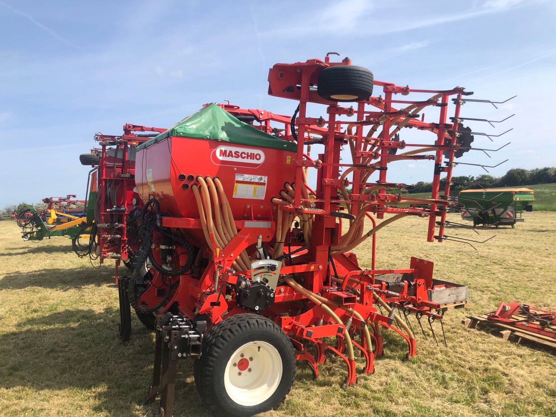 2014 Maschio 4.8m/5m tined drill with tungsten tipped points, tyre eradicators, bout markers and pre - Image 2 of 6