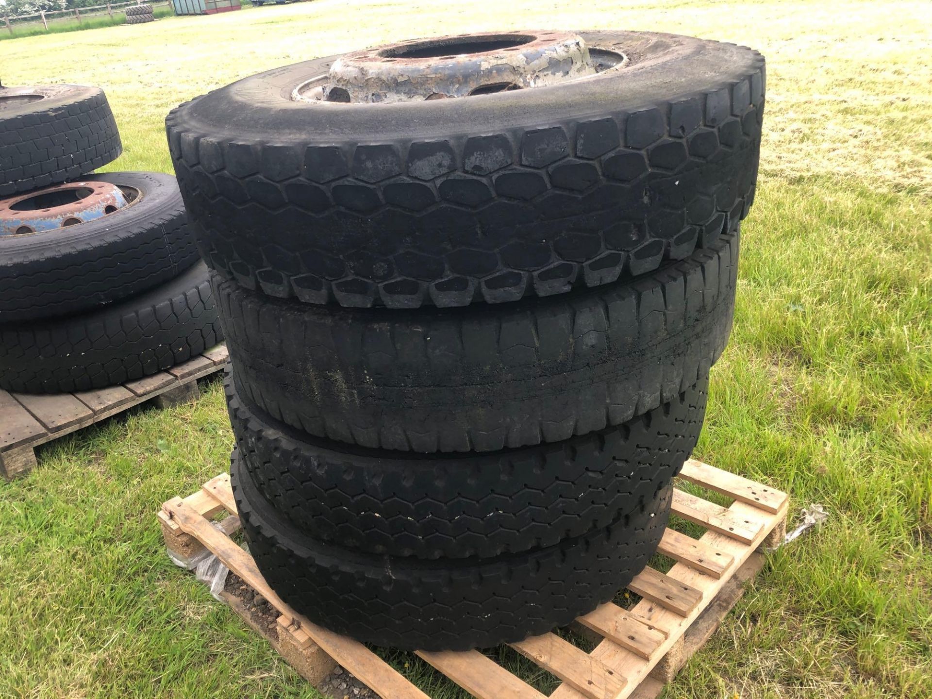4No 11R22.5 lorry wheels and tyres - Image 3 of 3