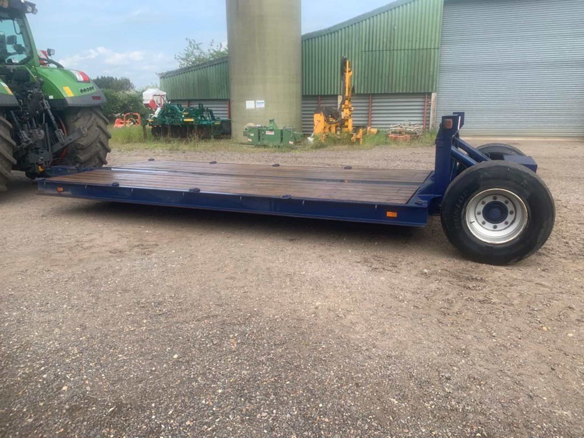 8t drop deck low loader with lights, hydraulic brakes and storage box 5.25m x 2.40m - Image 2 of 7