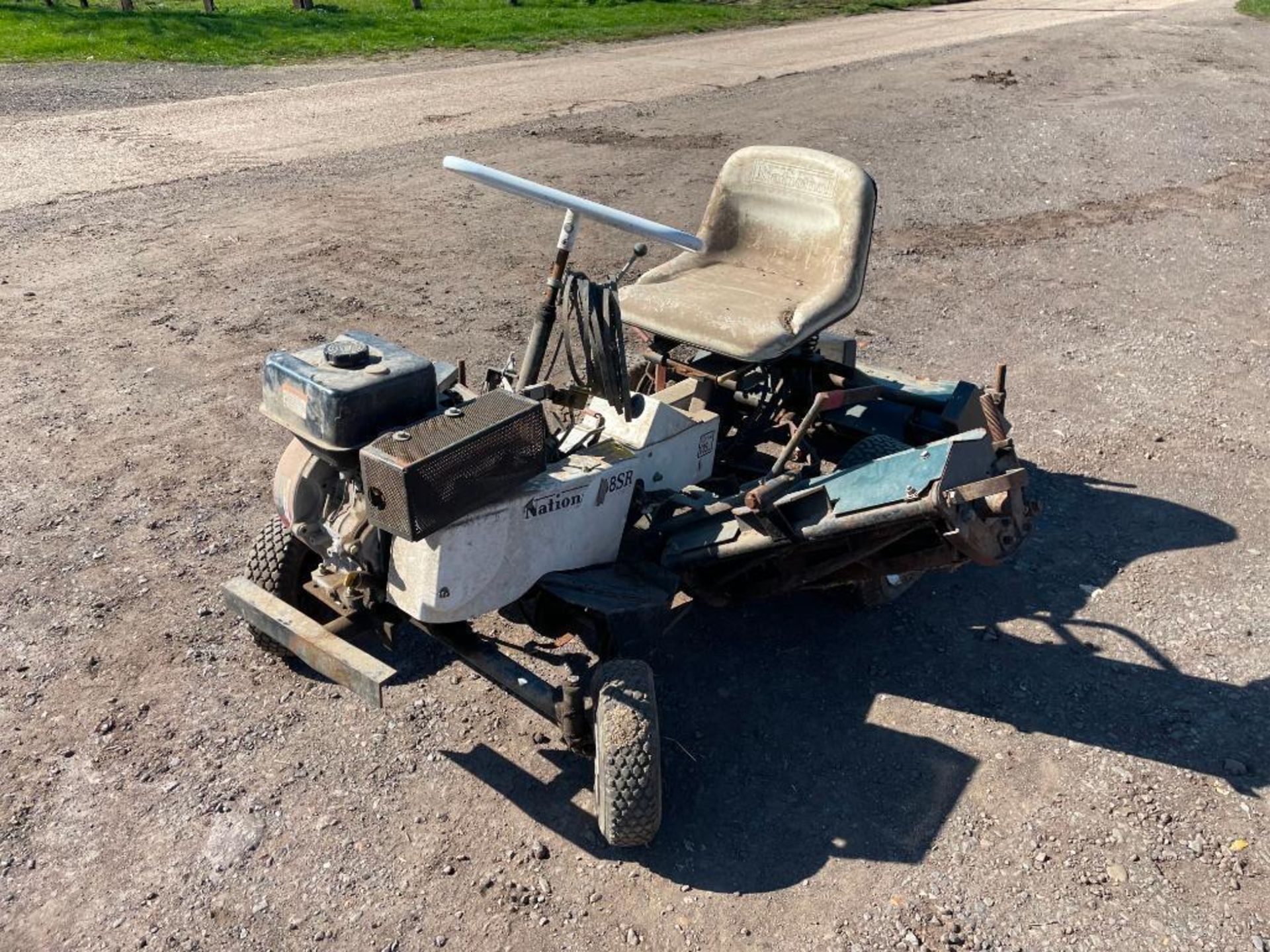 National 685R ride on gang mower with Briggs & Stratton 7.5hp petrol engine NB: Manual in Office - Image 2 of 2