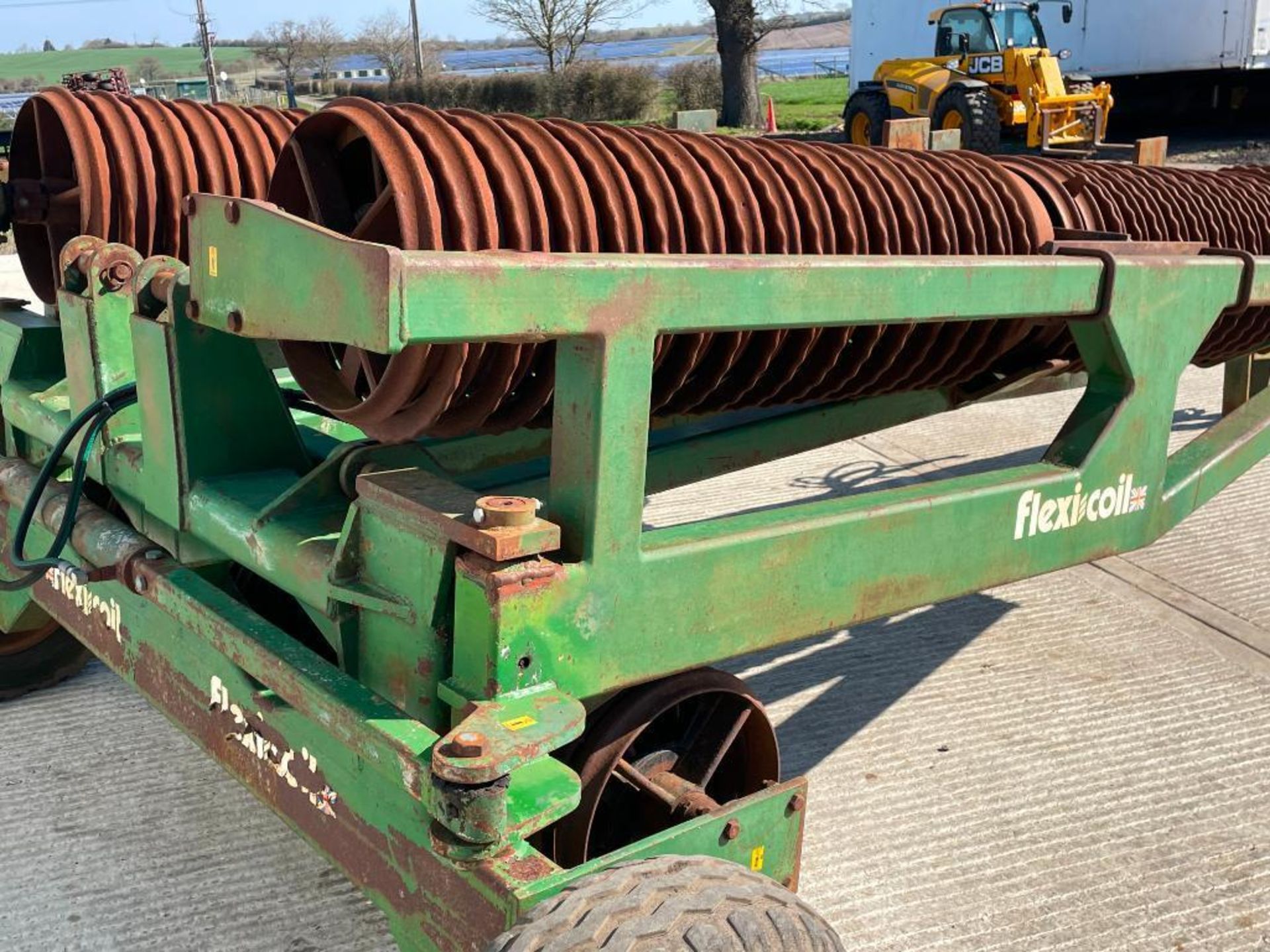 Flexicoil Rolls 8.4m horizontal folding Cambridge rolls with 20" breaker rings - Image 8 of 13