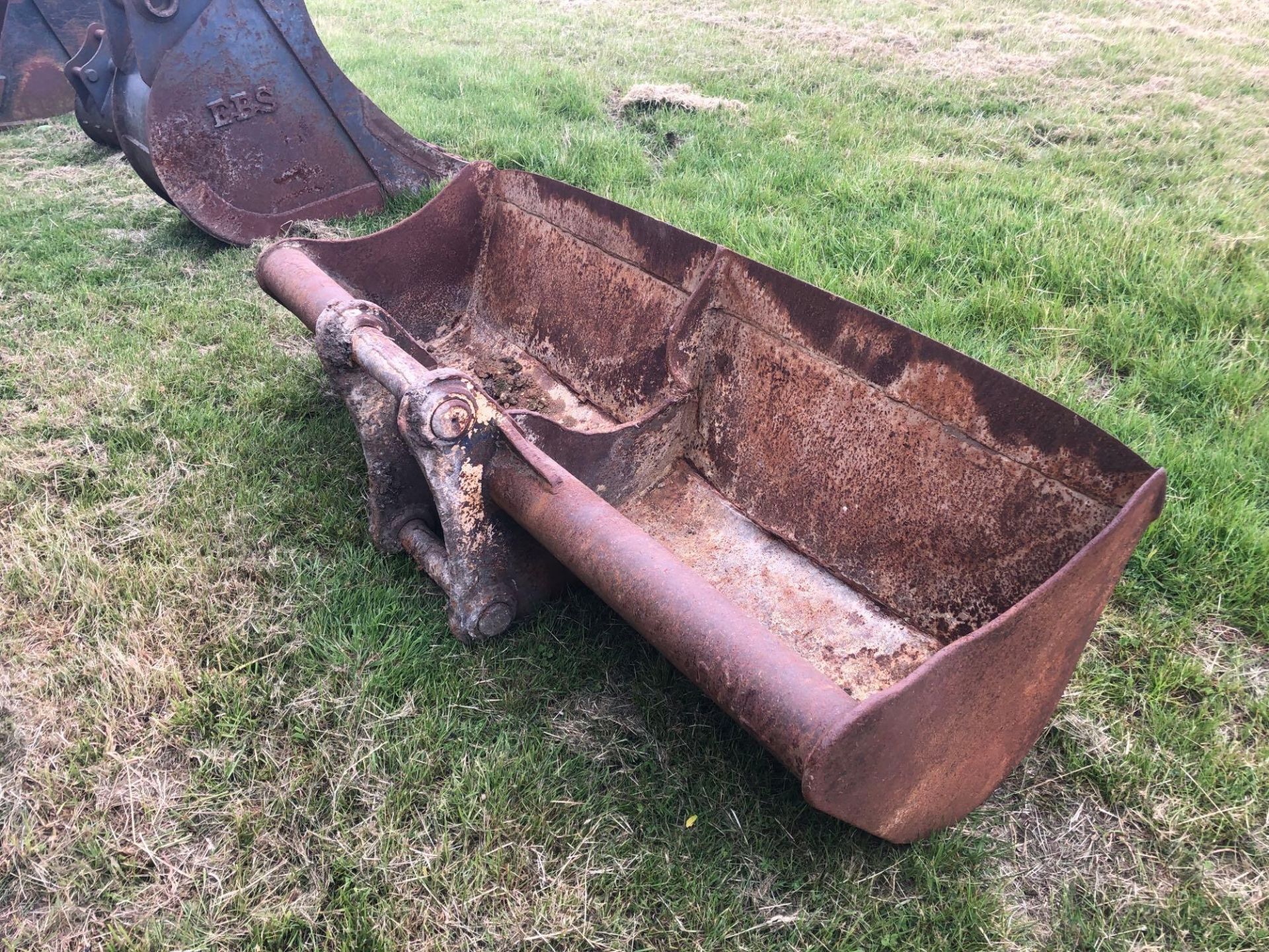 JCB JS130 grading bucket - Image 2 of 2