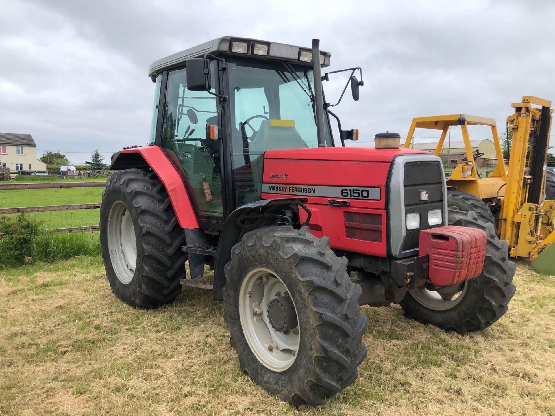 1996 Massey Ferguson 6150 Dynashift 4wd tractor on 13.6R24 front and 16.9R34 rear wheels and tyres w - Image 3 of 10
