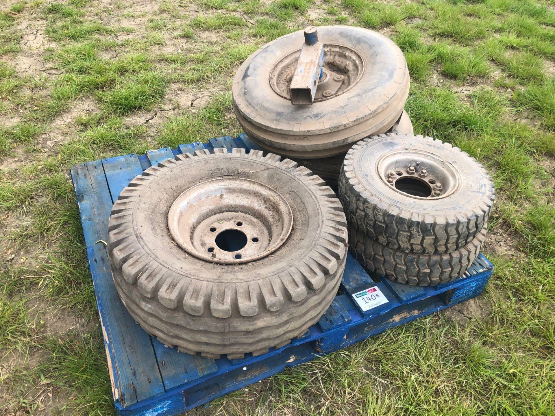 Quantity miscellaneous wheels and tyres