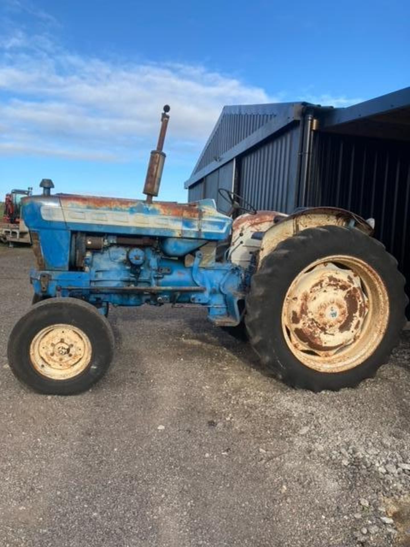 1971 Ford 5000 2wd diesel tractor with PUH and weights. Hours: 8,334. Reg No: PPR 180K. NO VAT - Image 2 of 5