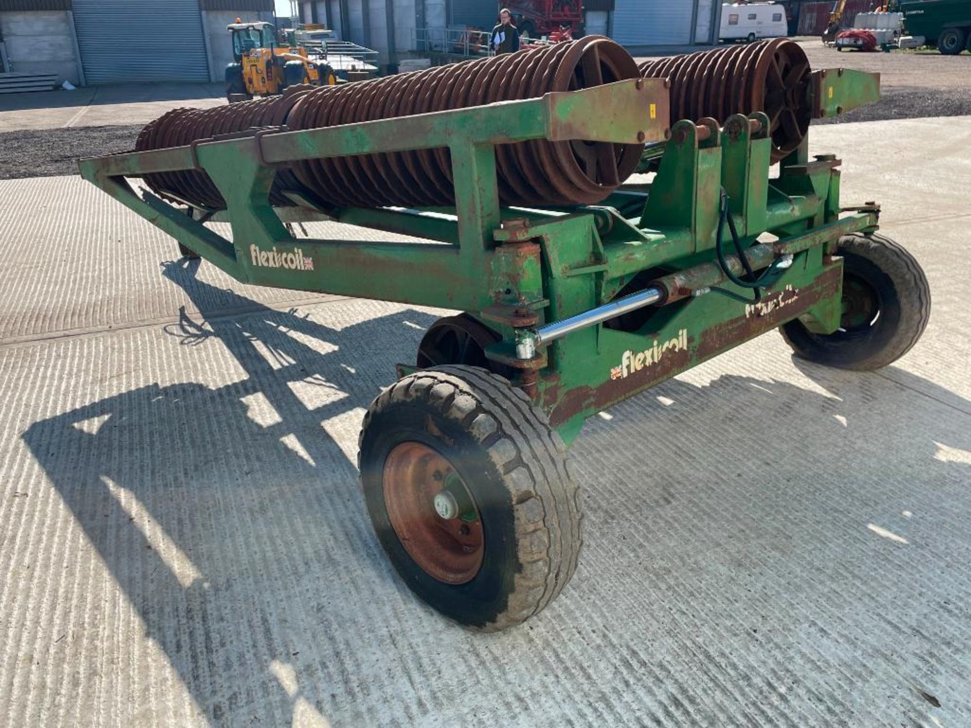 Flexicoil Rolls 8.4m horizontal folding Cambridge rolls with 20" breaker rings - Image 10 of 13