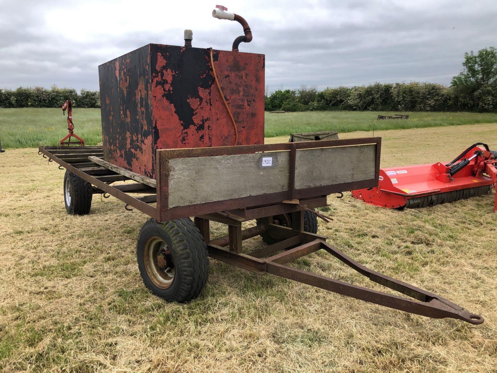 4 wheel bale trailer with metal tank