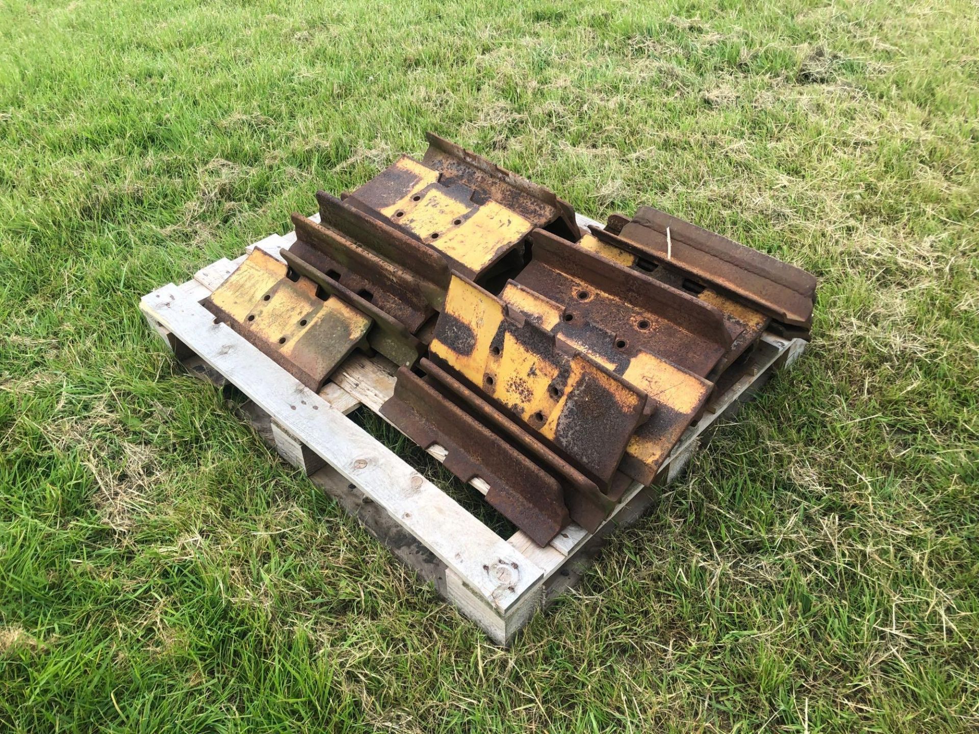 Quantity Caterpillar D5 18" extra tall grouser track plates - Image 2 of 2