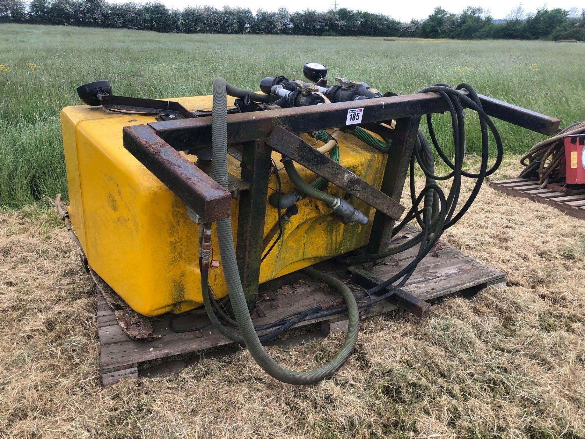 Front tank 1,000l, c/w hydraulic pump