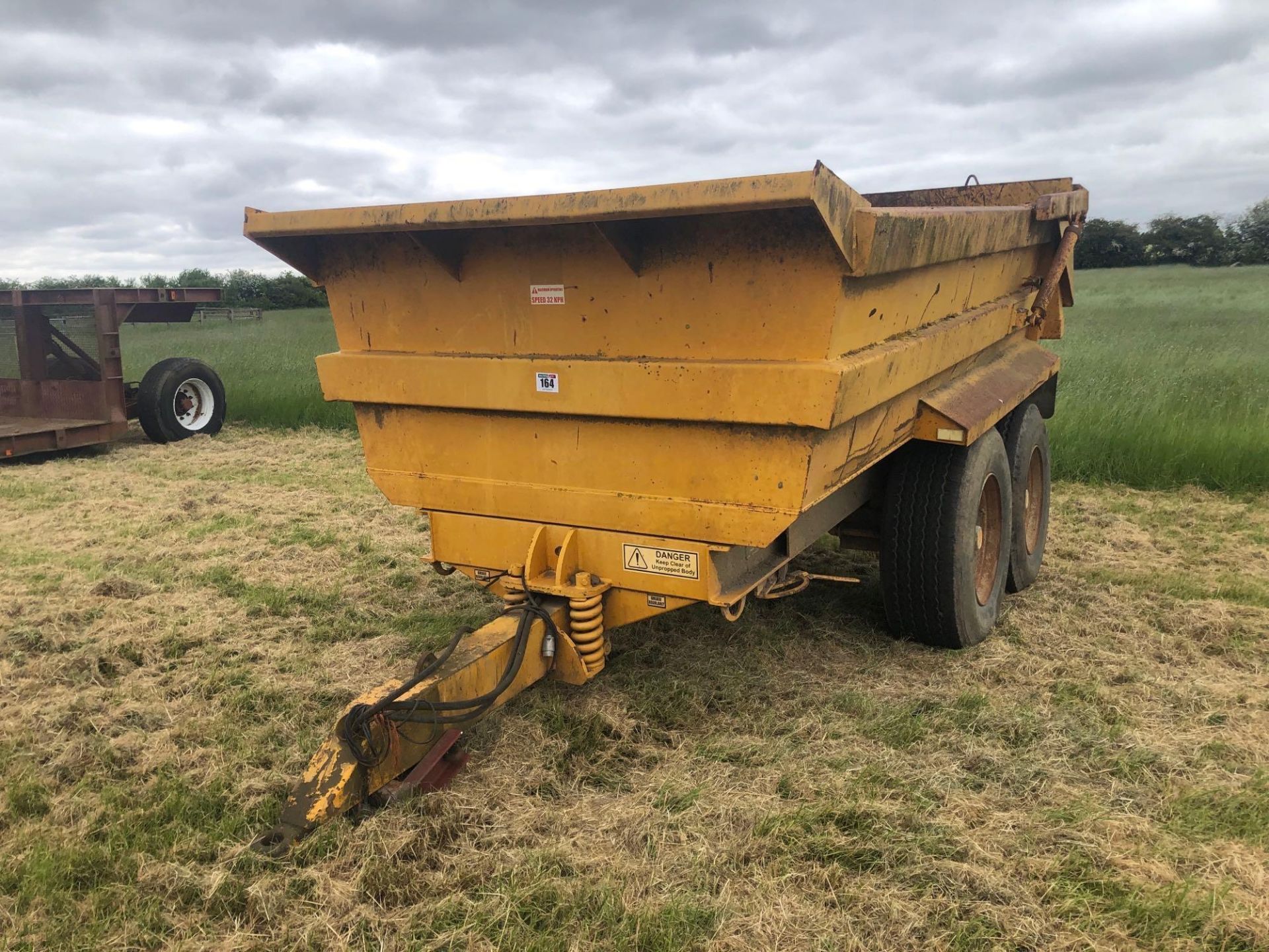 2007 McCauley 14t dump trailer with hydraulic tailgate and sprung drawbar, twin axle on 385/65R22.5