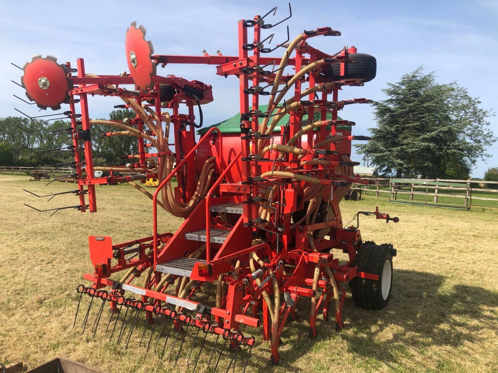 2014 Maschio 4.8m/5m tined drill with tungsten tipped points, tyre eradicators, bout markers and pre - Image 4 of 6