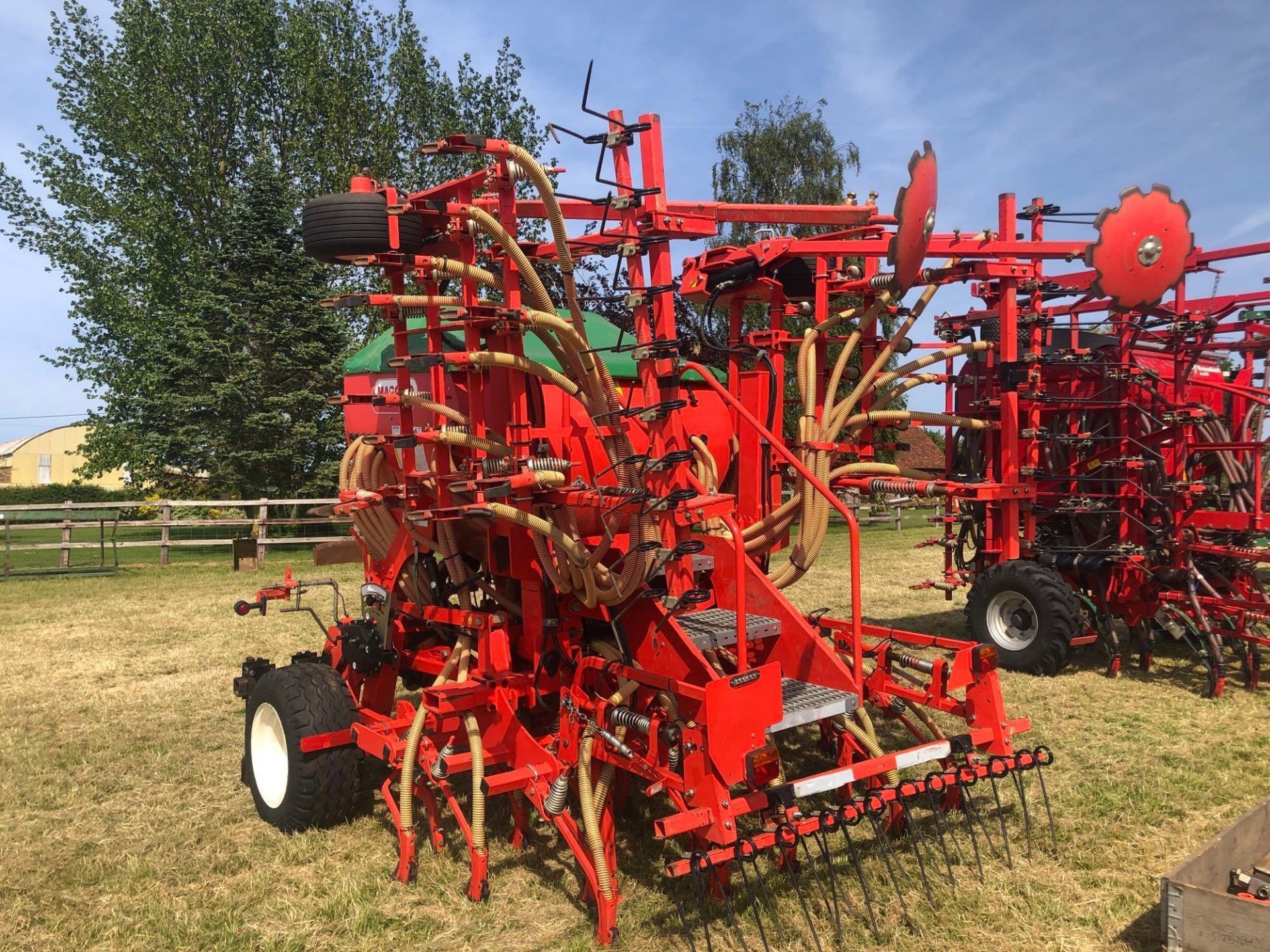 2014 Maschio 4.8m/5m tined drill with tungsten tipped points, tyre eradicators, bout markers and pre - Image 3 of 6