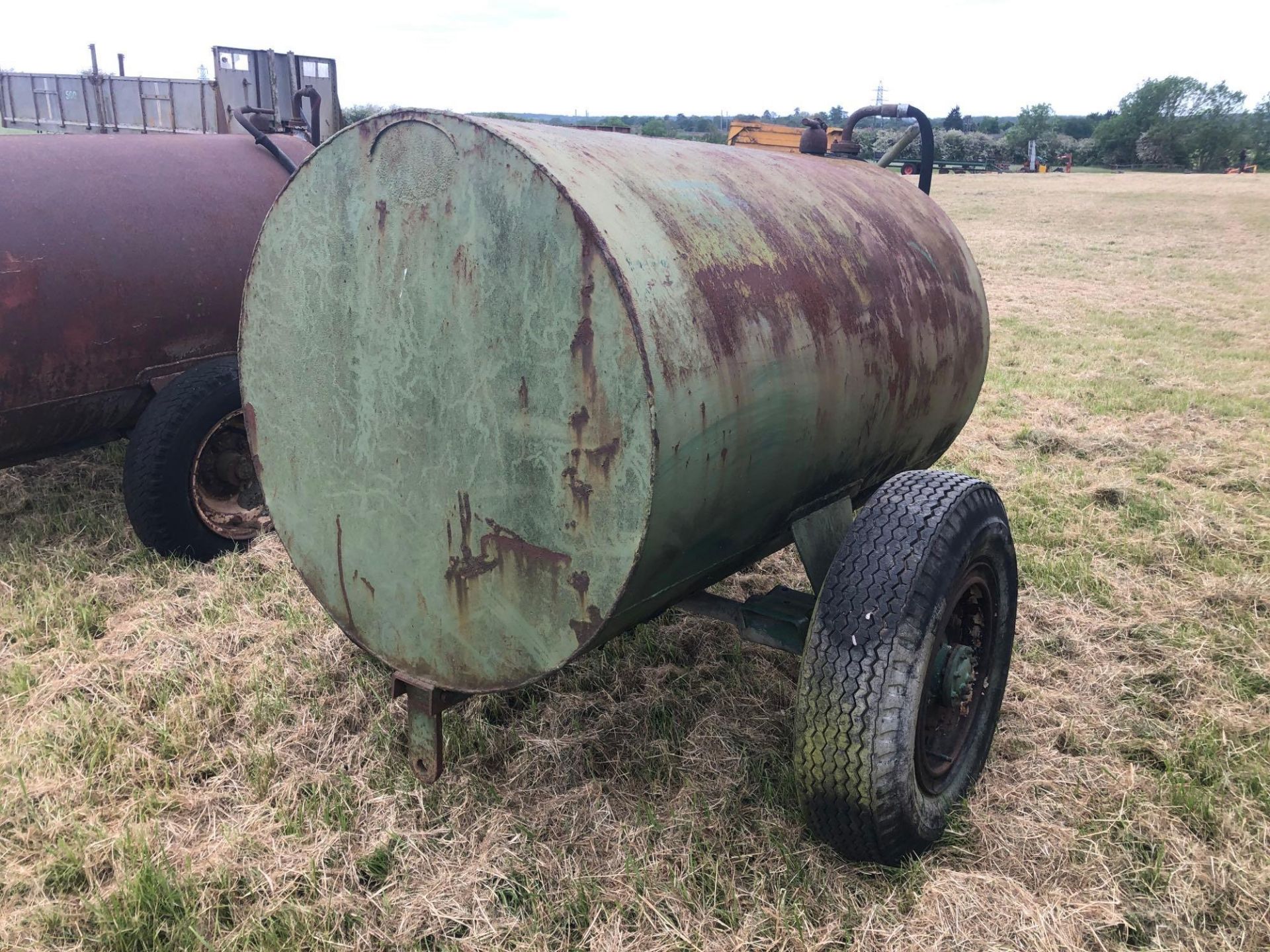 Metal single axle fuel bowser with manual pump - Image 4 of 5
