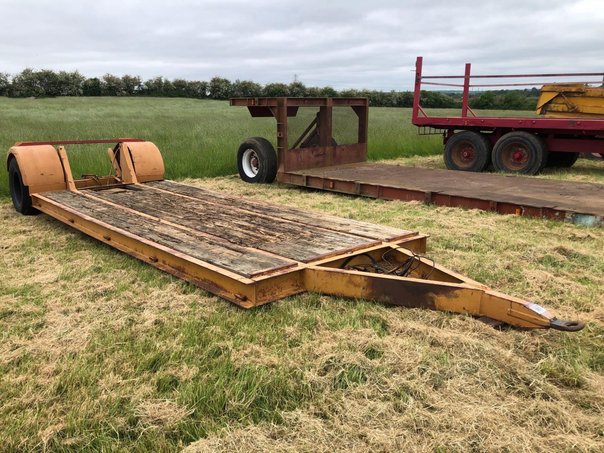 Low loader 5.25m x 2.1m with rear hydraulic axle