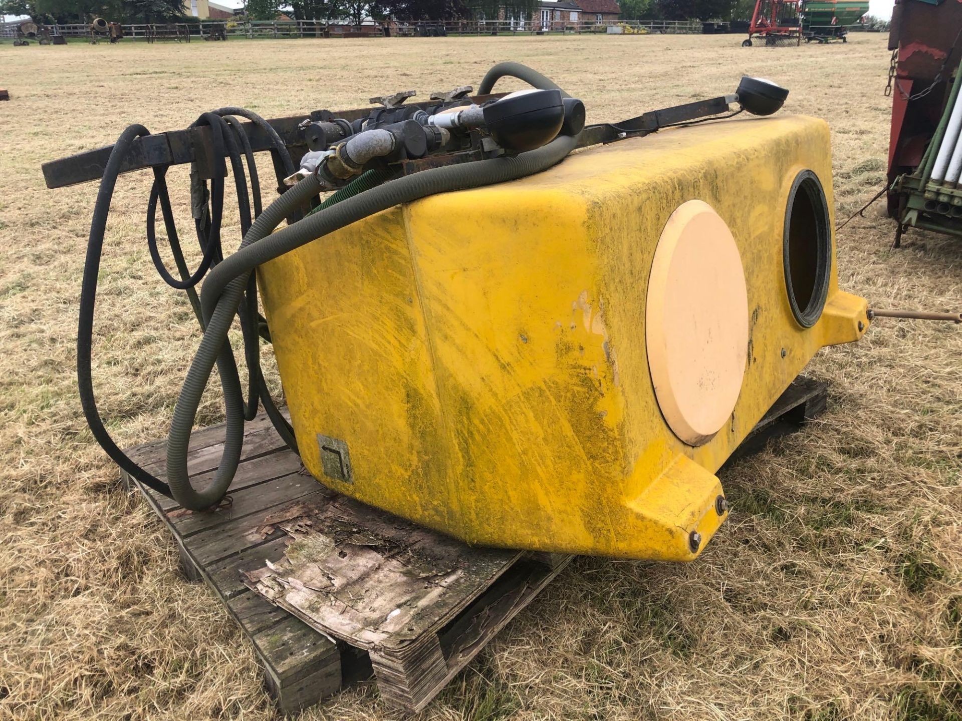 Front tank 1,000l, c/w hydraulic pump - Image 3 of 3