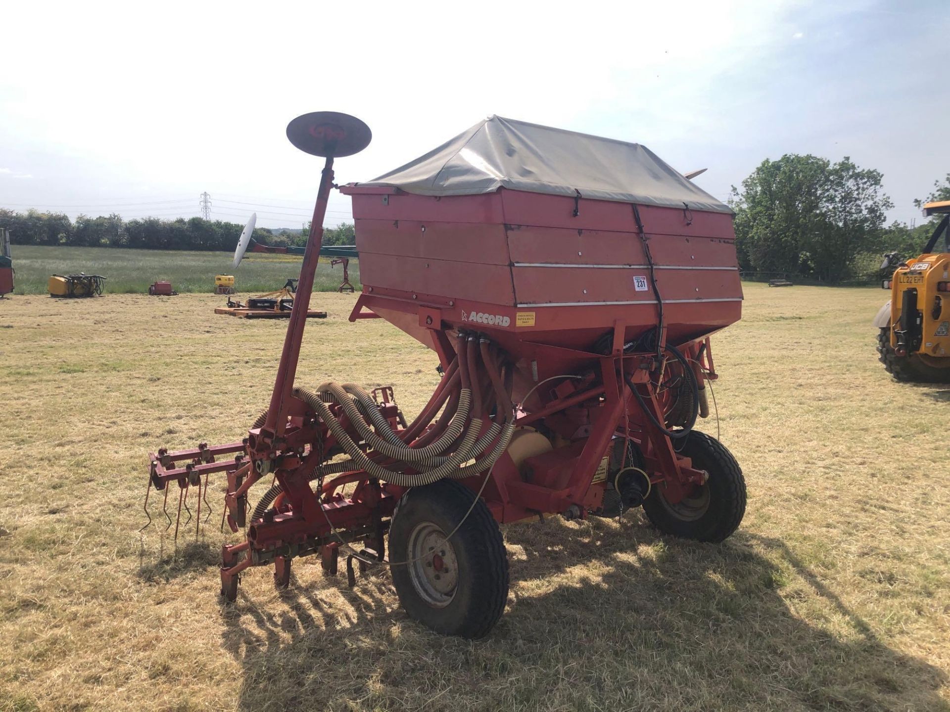 Accord 4m DL Suffolk coulter drill c/c tramline and pre-emergence markers NB: manual and control box - Image 2 of 10