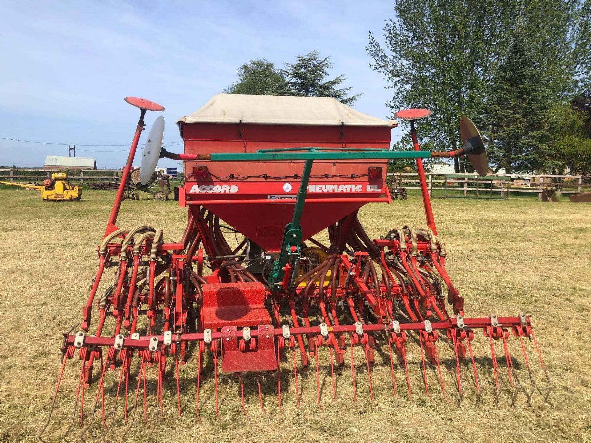 Accord 4m DL Suffolk coulter drill c/c tramline and pre-emergence markers NB: manual and control box - Image 8 of 10