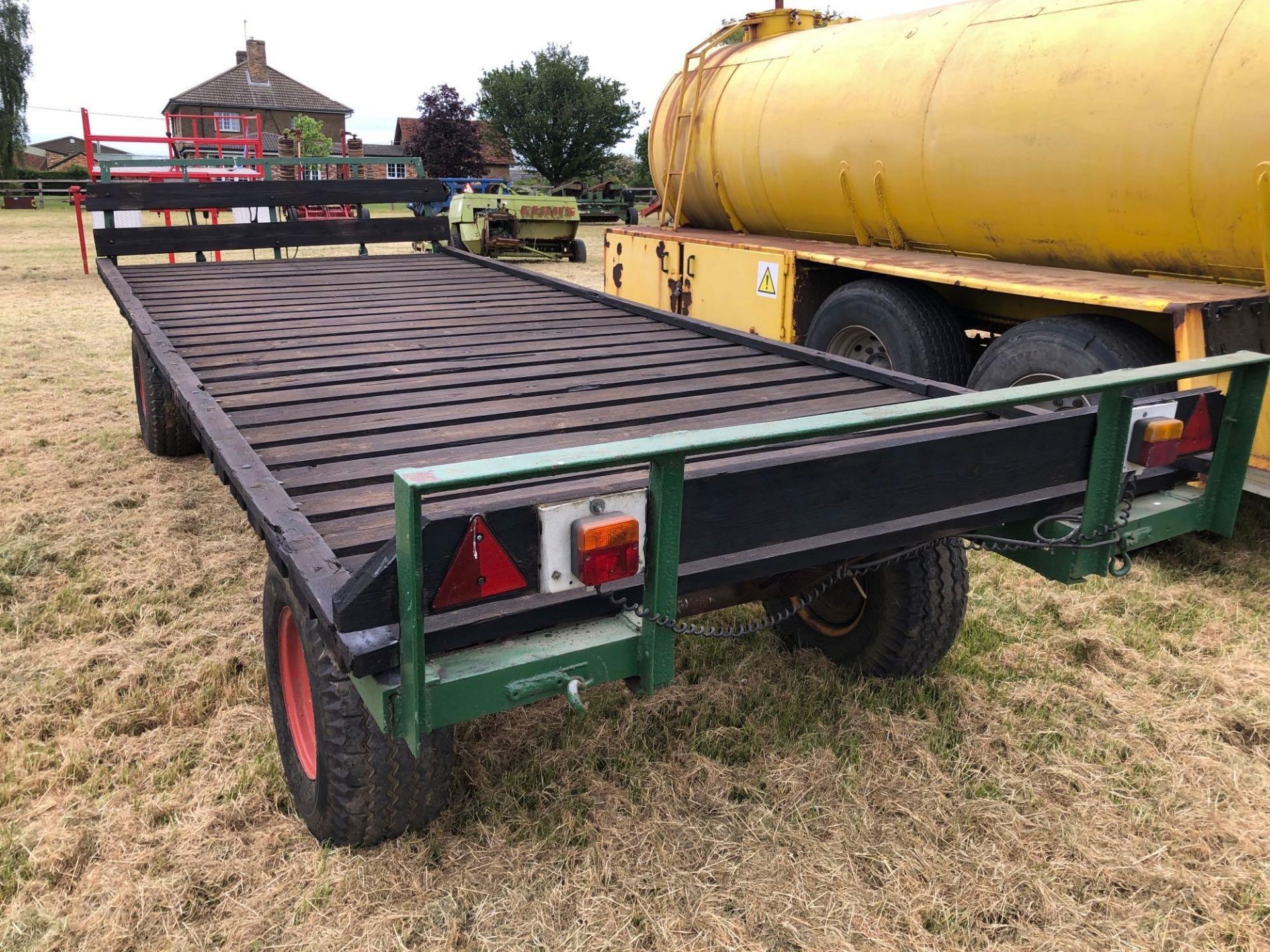 16ft 4 wheel flat bed bale trailer - Image 3 of 3