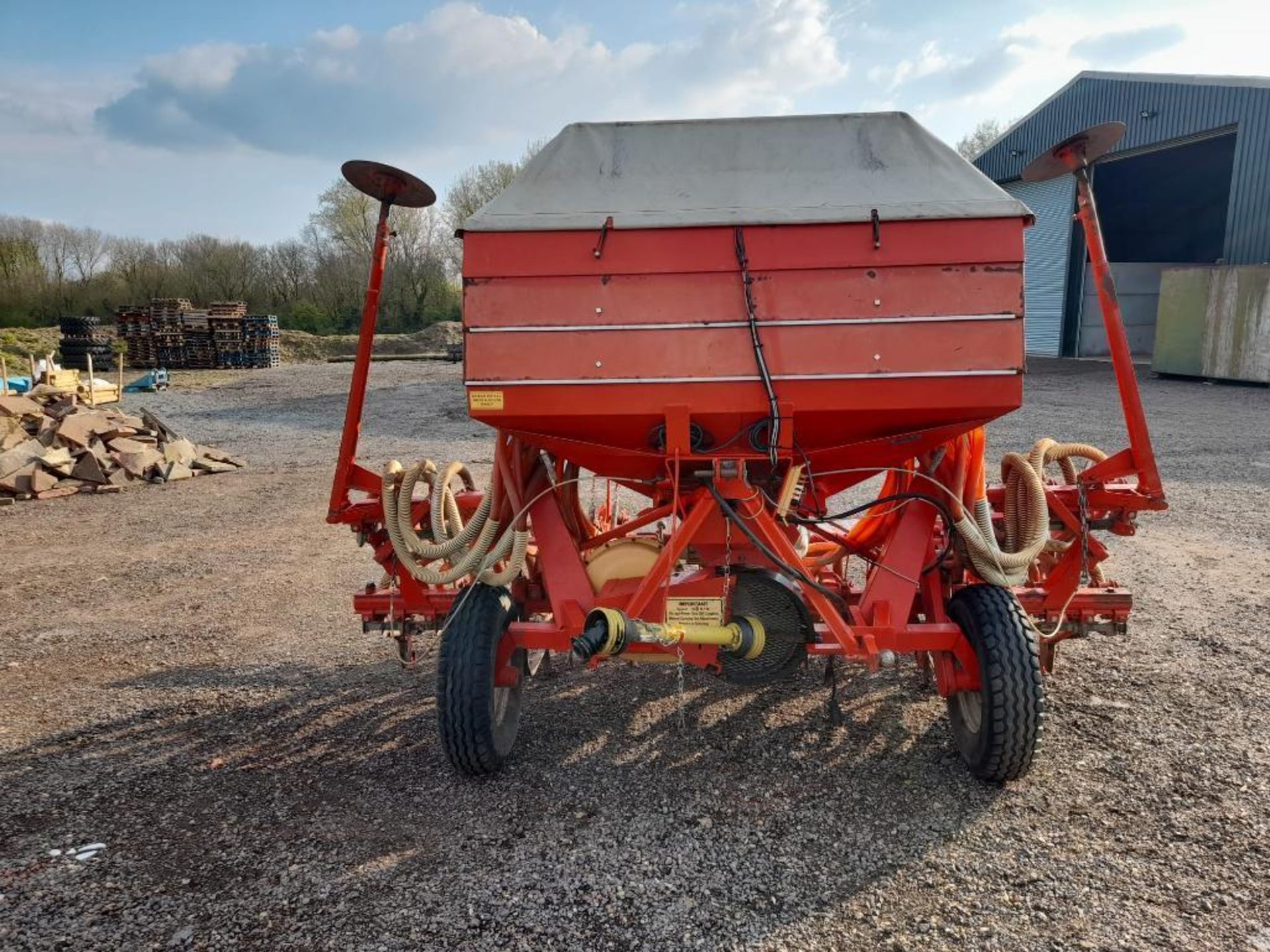 Accord 4m DL Suffolk coulter drill c/c tramline and pre-emergence markers NB: manual and control box - Image 4 of 10