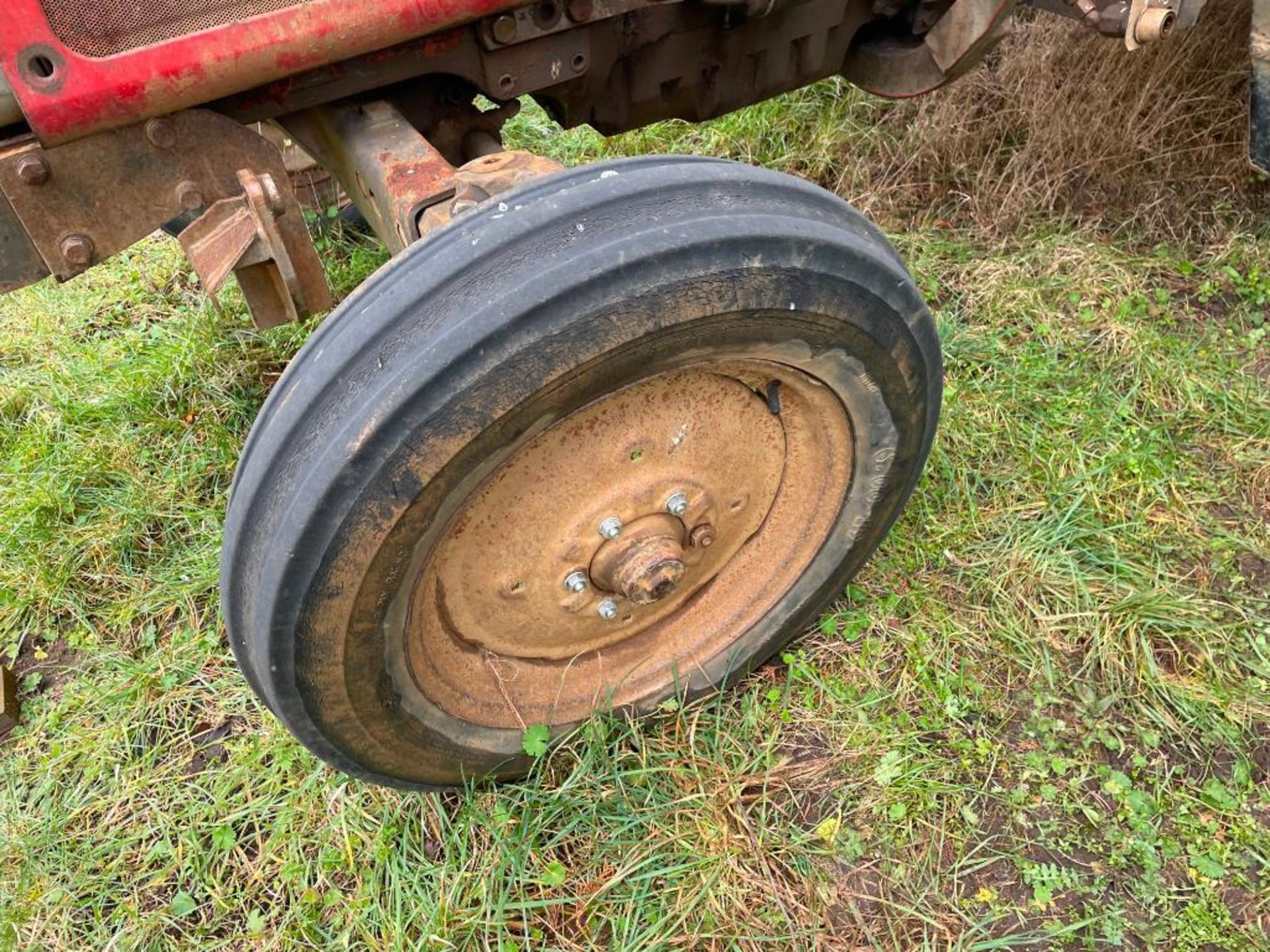 1991 Massey Ferguson 375 2wd tractor with HiLine cab and 2 manual spools on BKT 6.00-19 front and Tr - Image 4 of 13