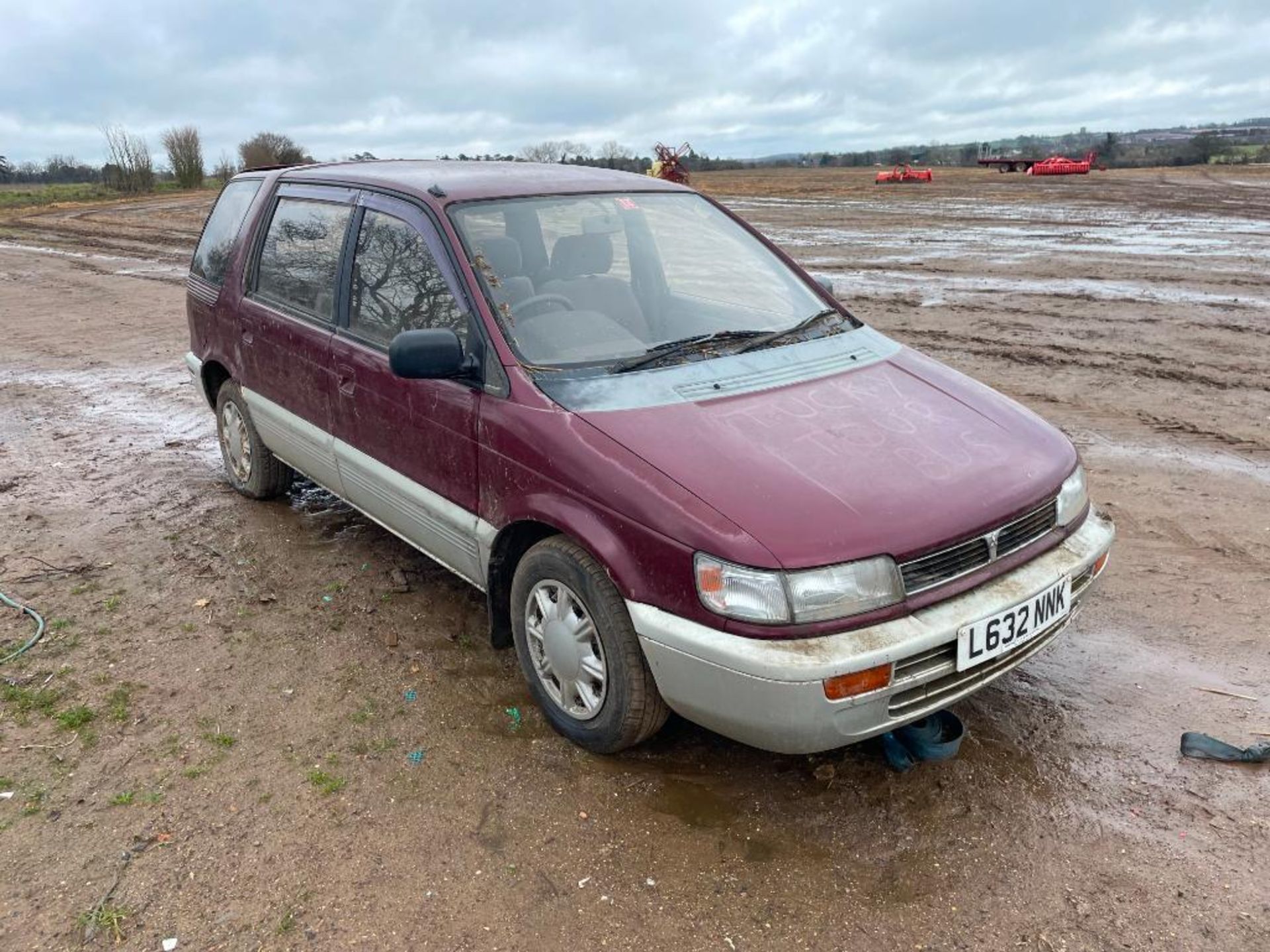 1993 Mitsubishi Chariot MX 7 seat people carrier, automatic, cloth upholstery, red. Reg No: L632 NNK - Image 3 of 4