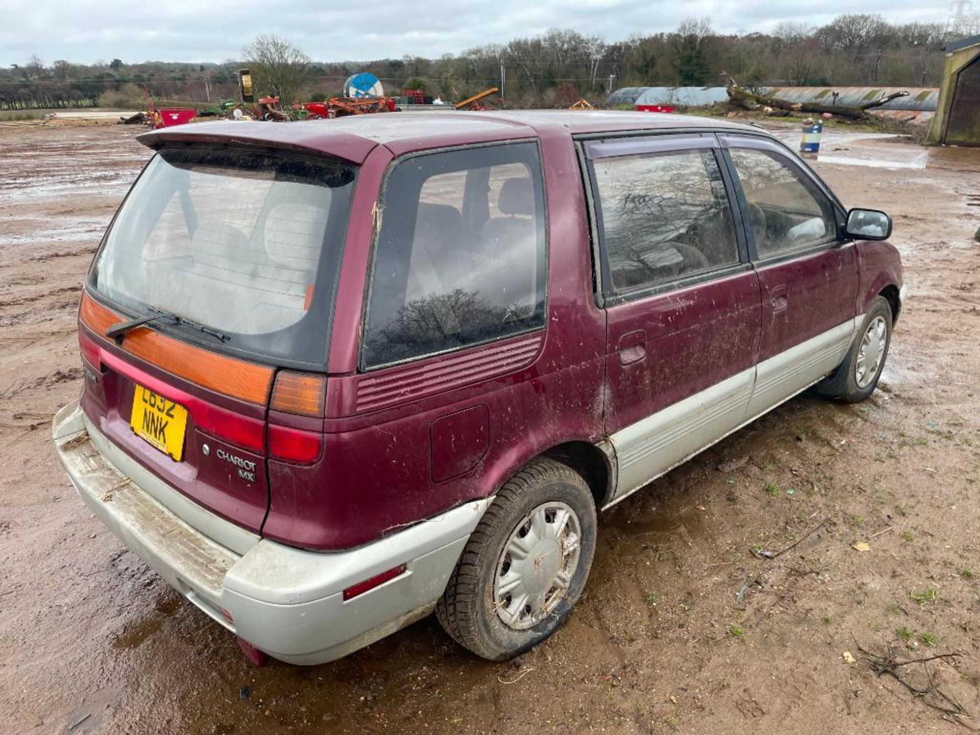 1993 Mitsubishi Chariot MX 7 seat people carrier, automatic, cloth upholstery, red. Reg No: L632 NNK - Image 4 of 4