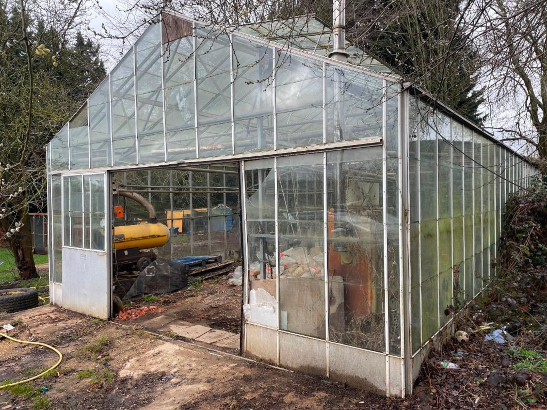 Robinson 6.6m x 15m glasshouse with manual opening vents. Sold in situ, buyer to remove